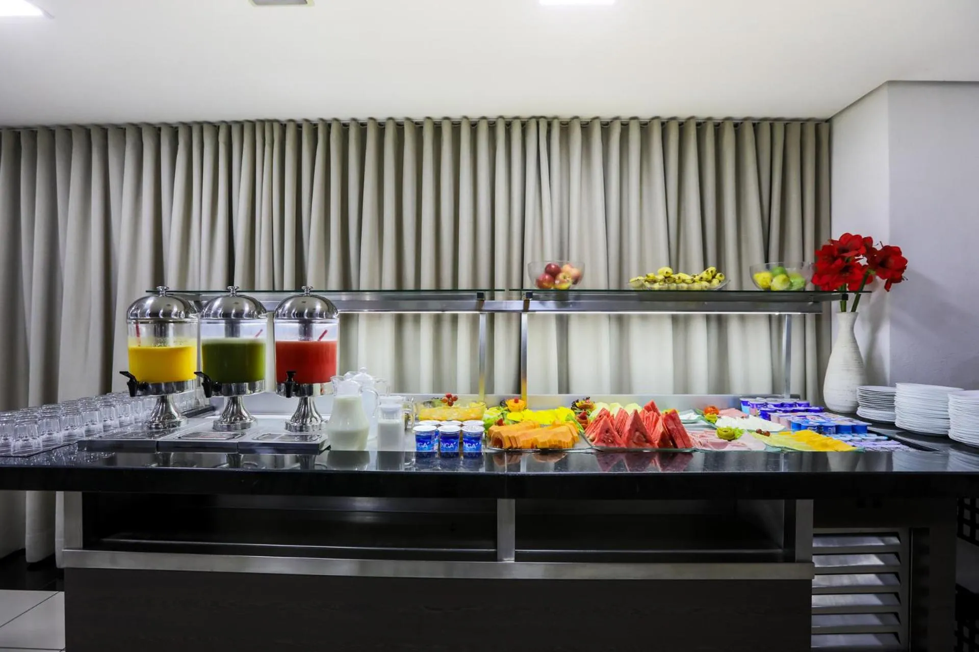 Breakfast in San Diego Suites Ipatinga