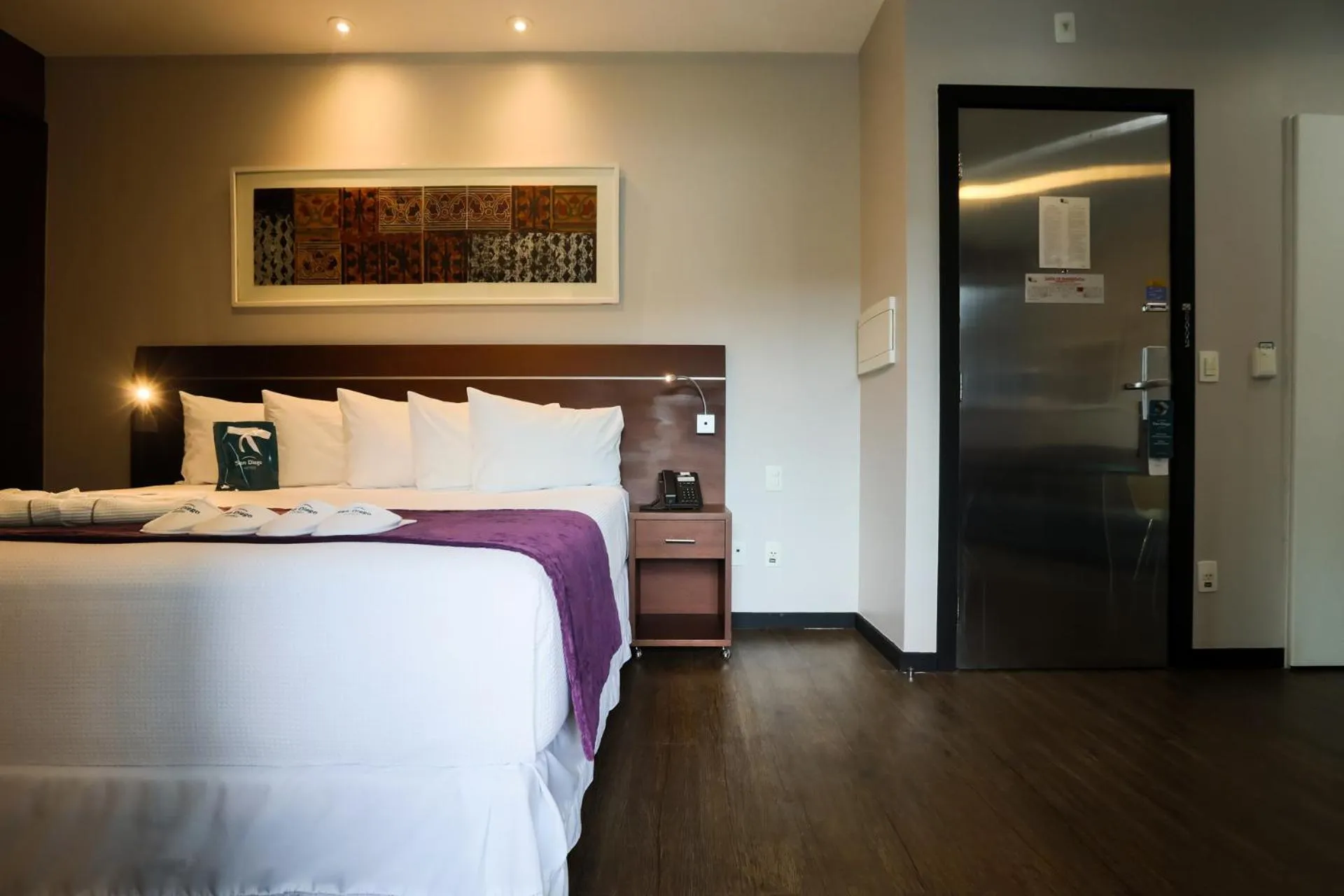 Bed in San Diego Suites Ipatinga