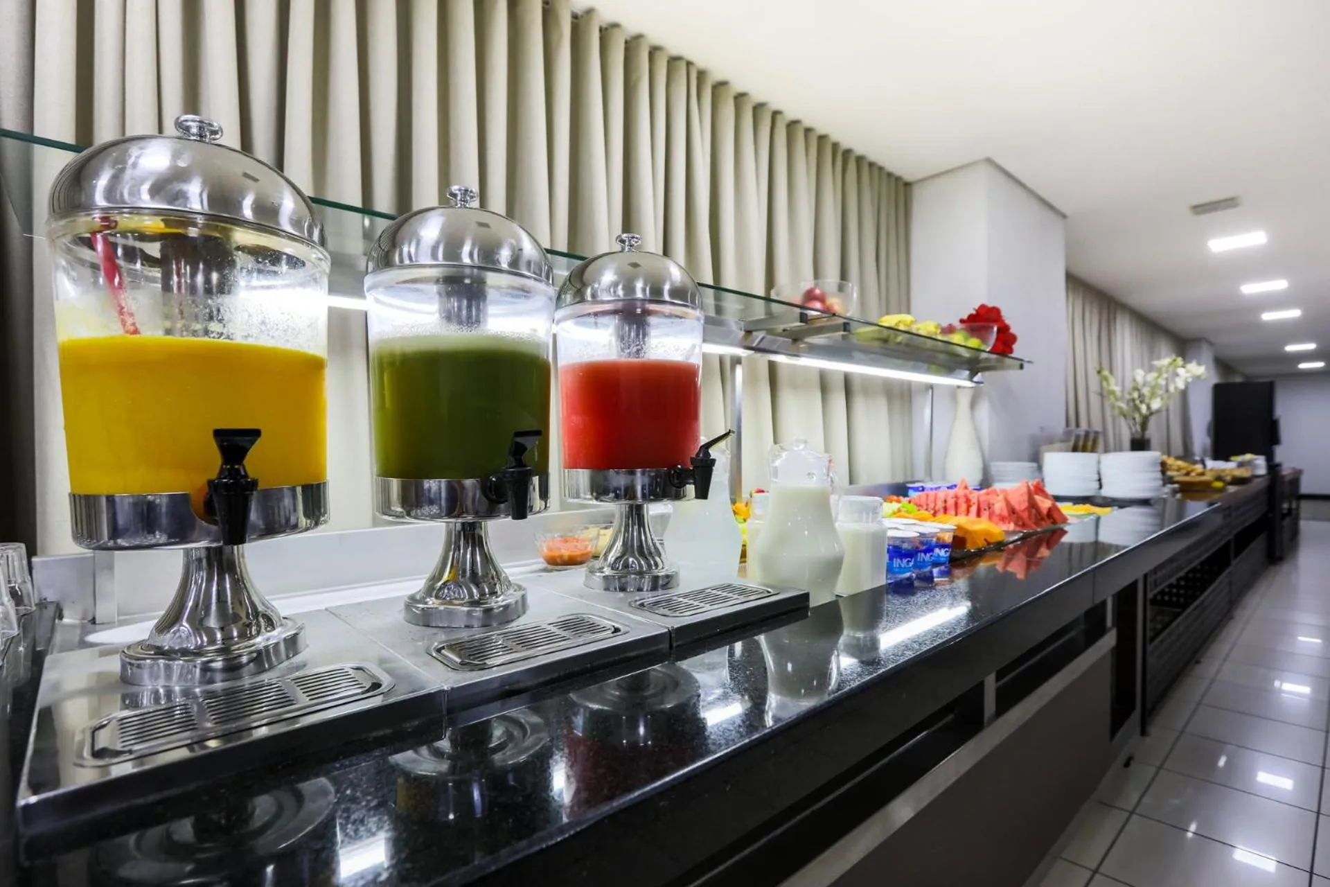 Breakfast in San Diego Suites Ipatinga