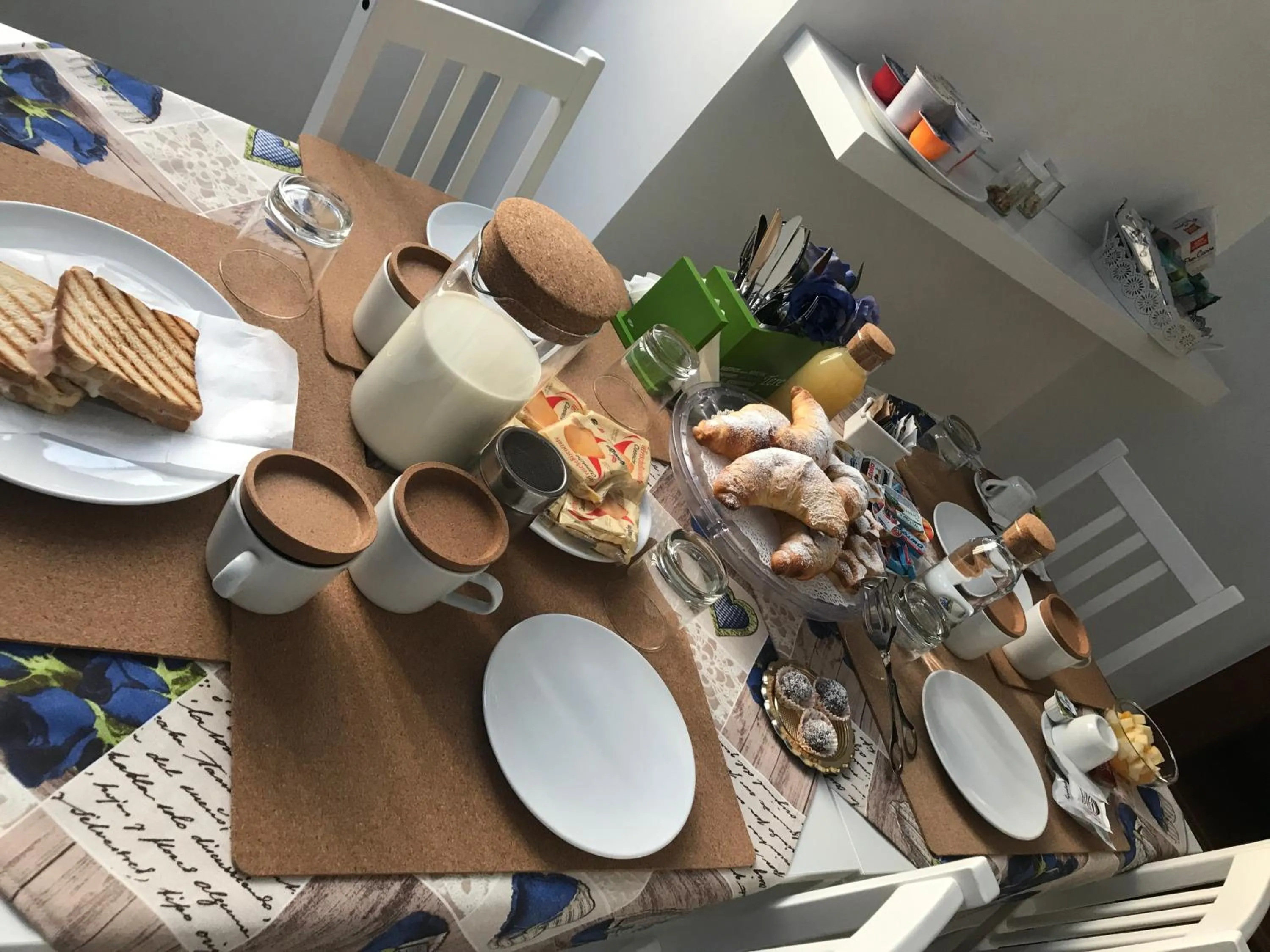 Buffet breakfast in B&B Foria 210