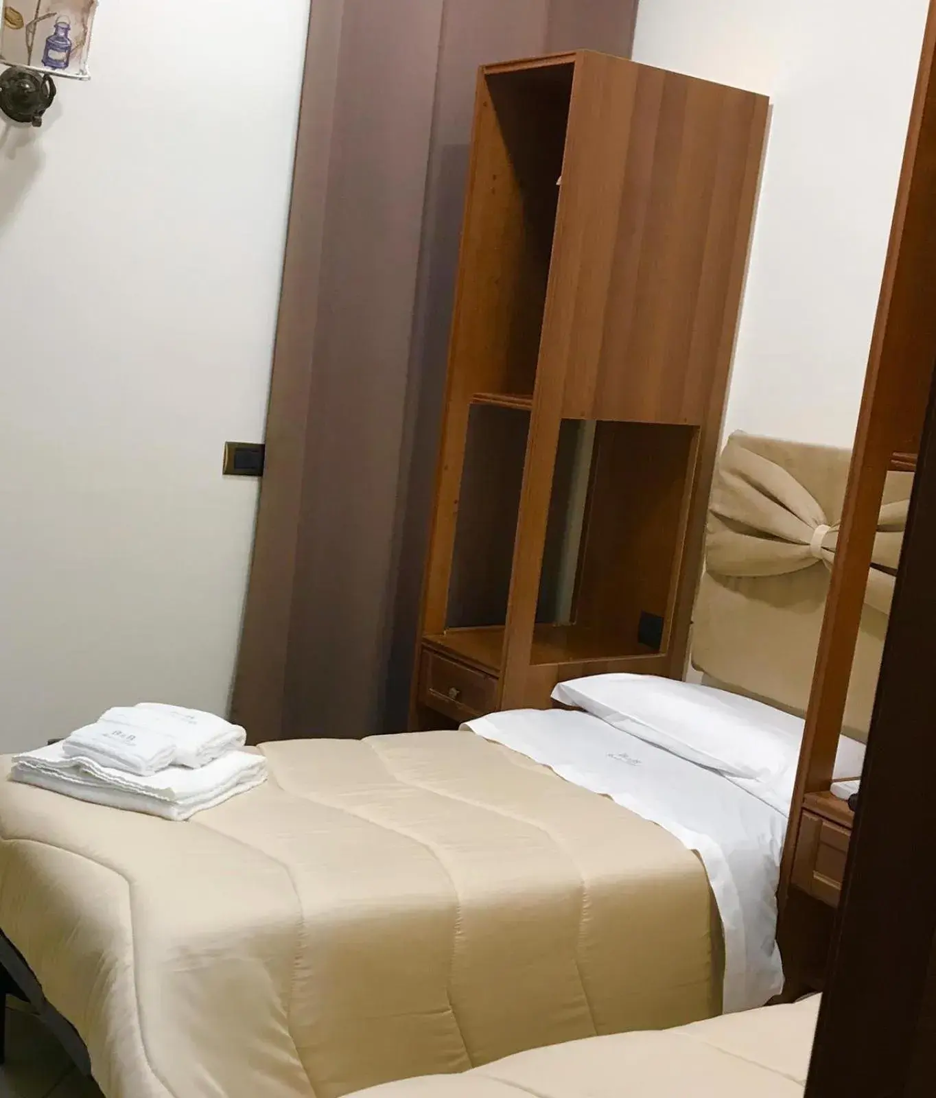 Twin Room with Shower - single occupancy in B&B Foria 210 Twin Room with Shower - single occupancy in B&B Foria 210