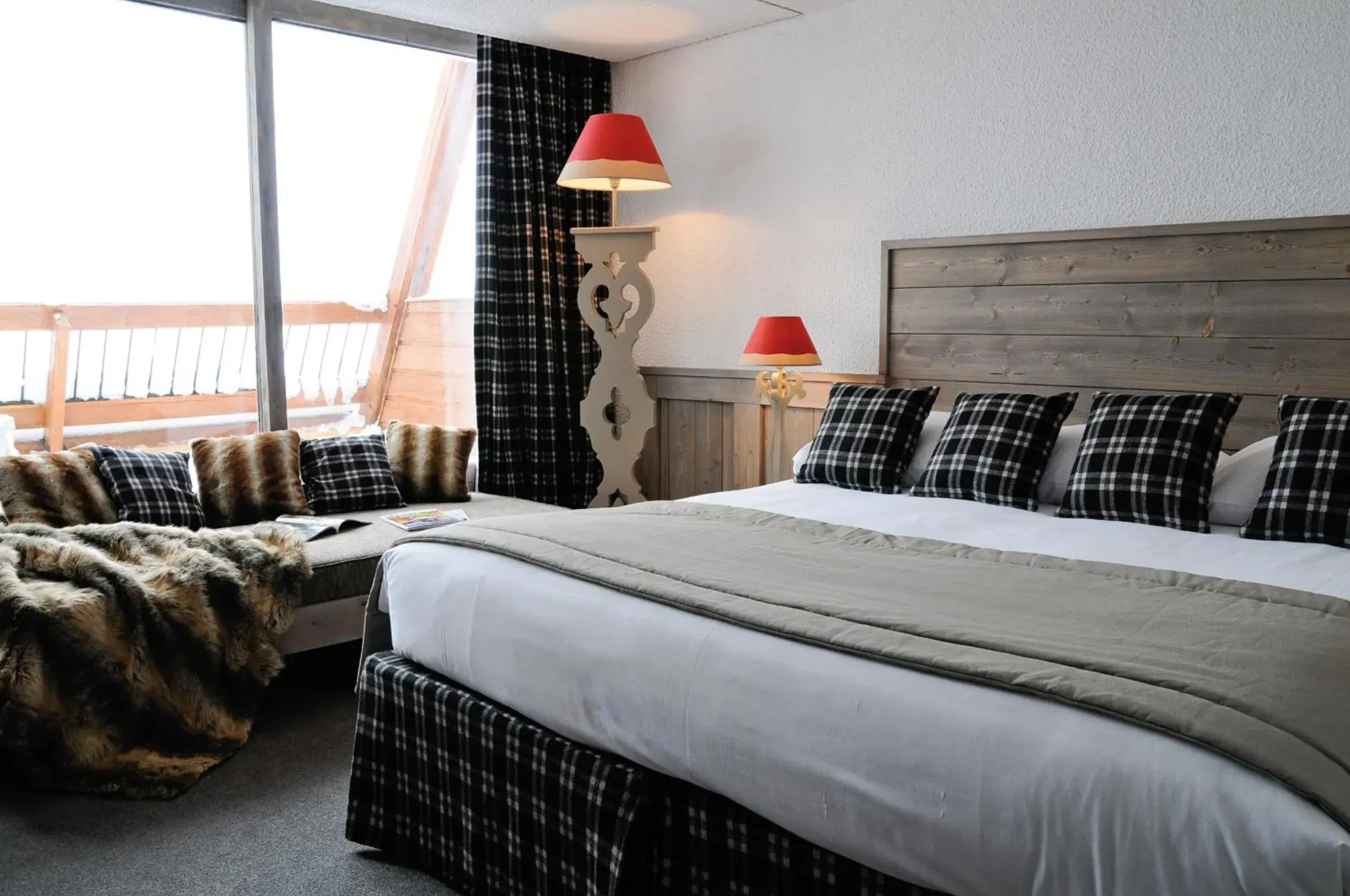 Triple Room with Spa Access in Hôtel Arcadien Triple Room with Spa Access in Hôtel Arcadien