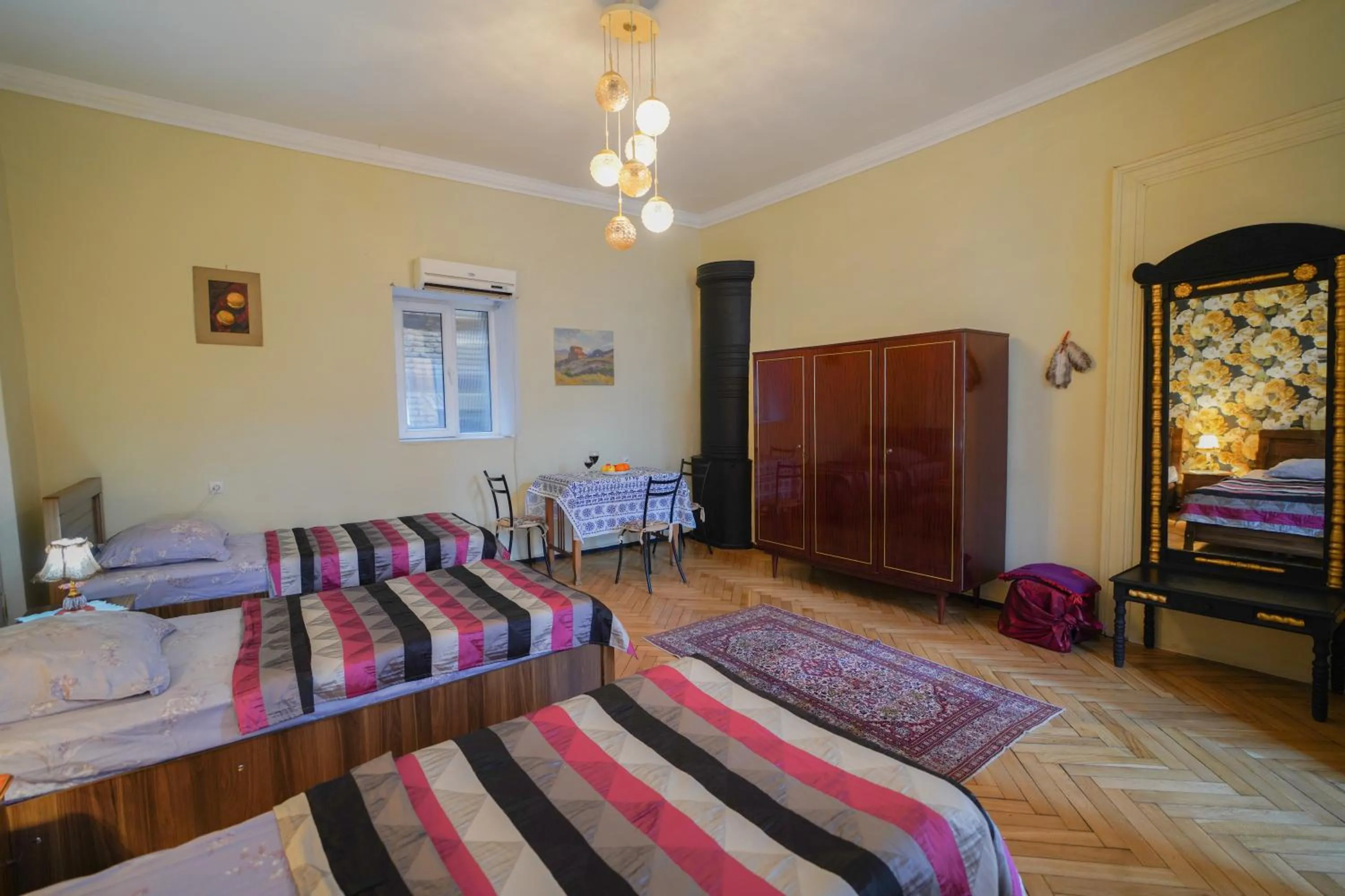 Photo of the whole room, Bed in Leon Rooms