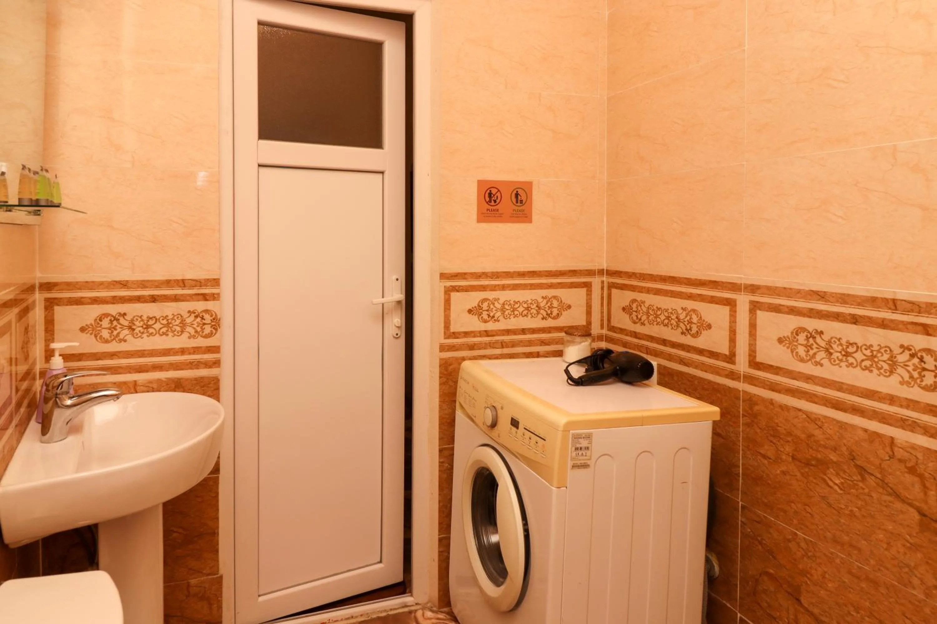 Bathroom in Leon Rooms