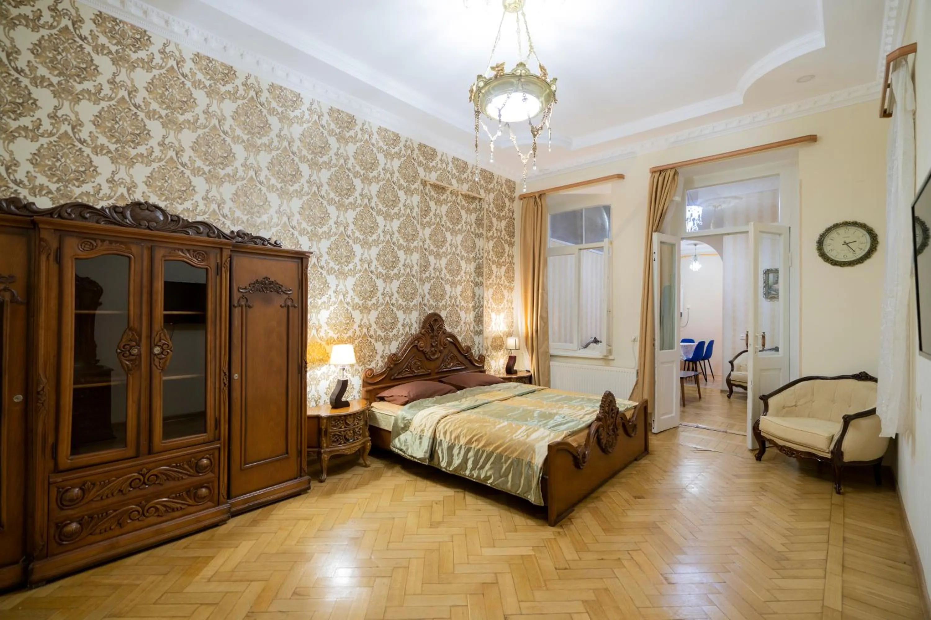 Bedroom, Bed in Leon Rooms