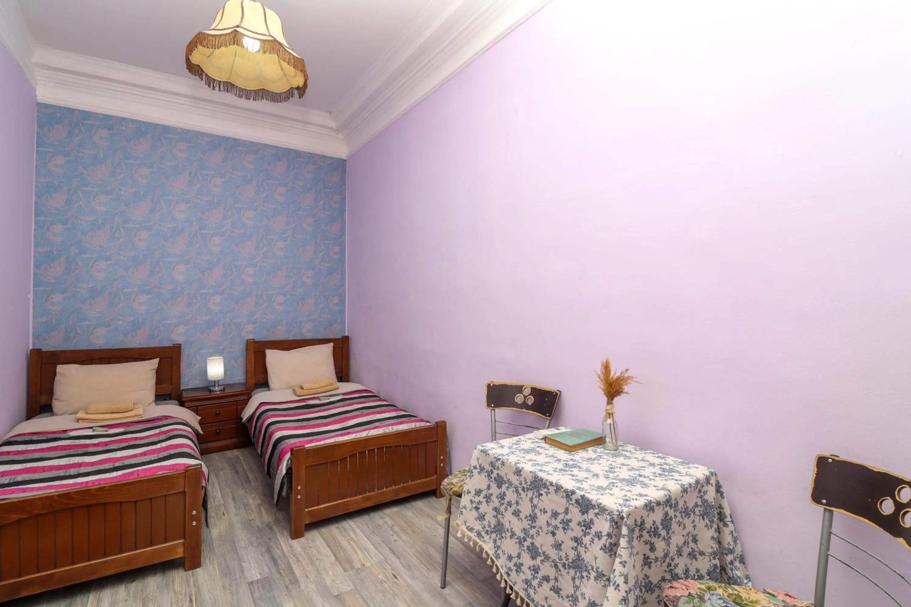 Bedroom, Bed in Leon Rooms