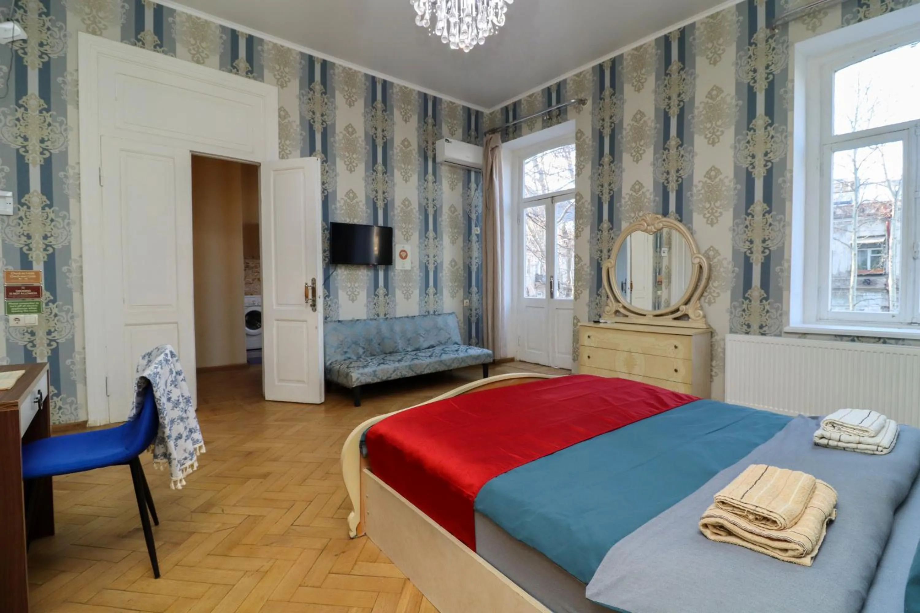 Bedroom, Bed in Leon Rooms