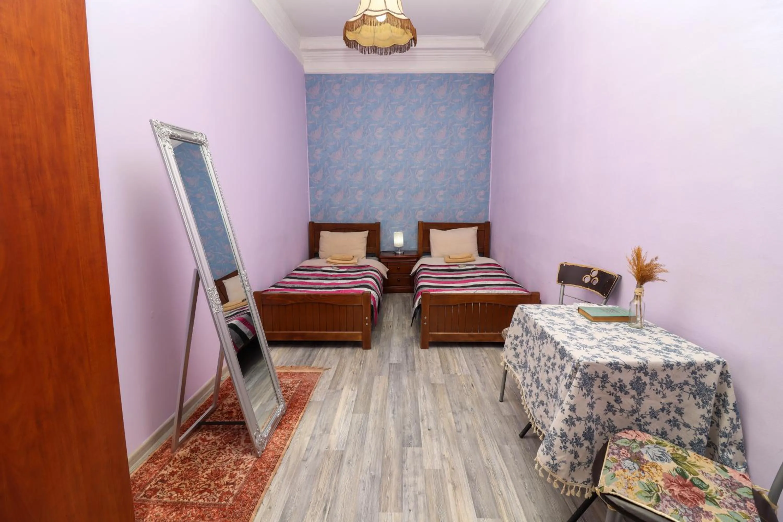 Bedroom, Bed in Leon Rooms