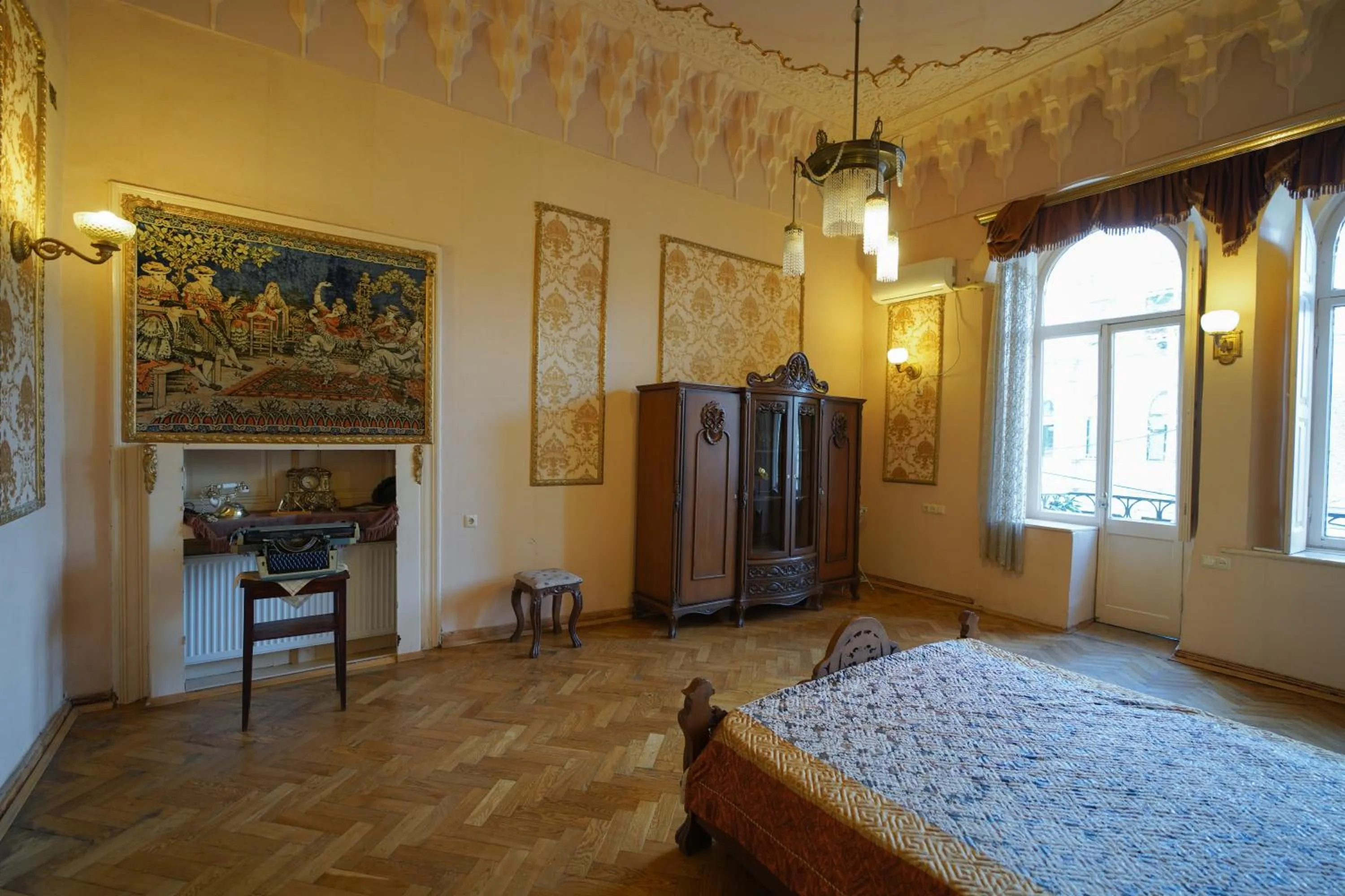 Bedroom, Bed in Leon Rooms