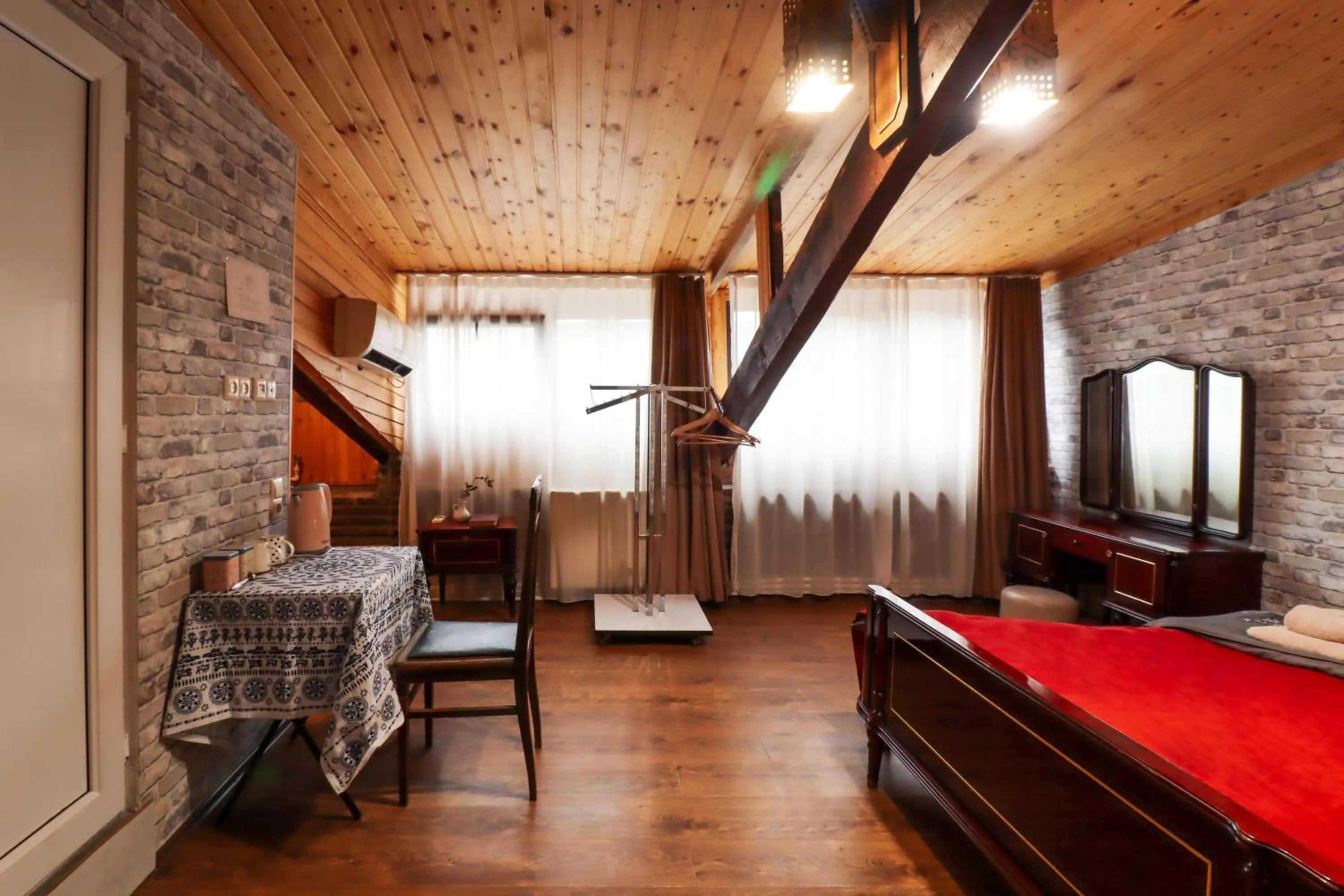 Bedroom, Bed in Leon Rooms