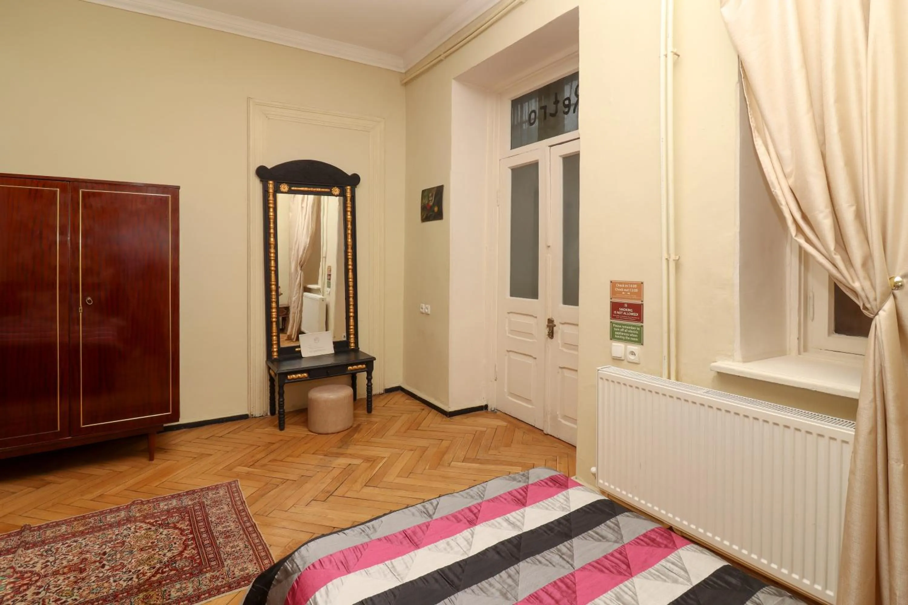 Bedroom, Bed in Leon Rooms