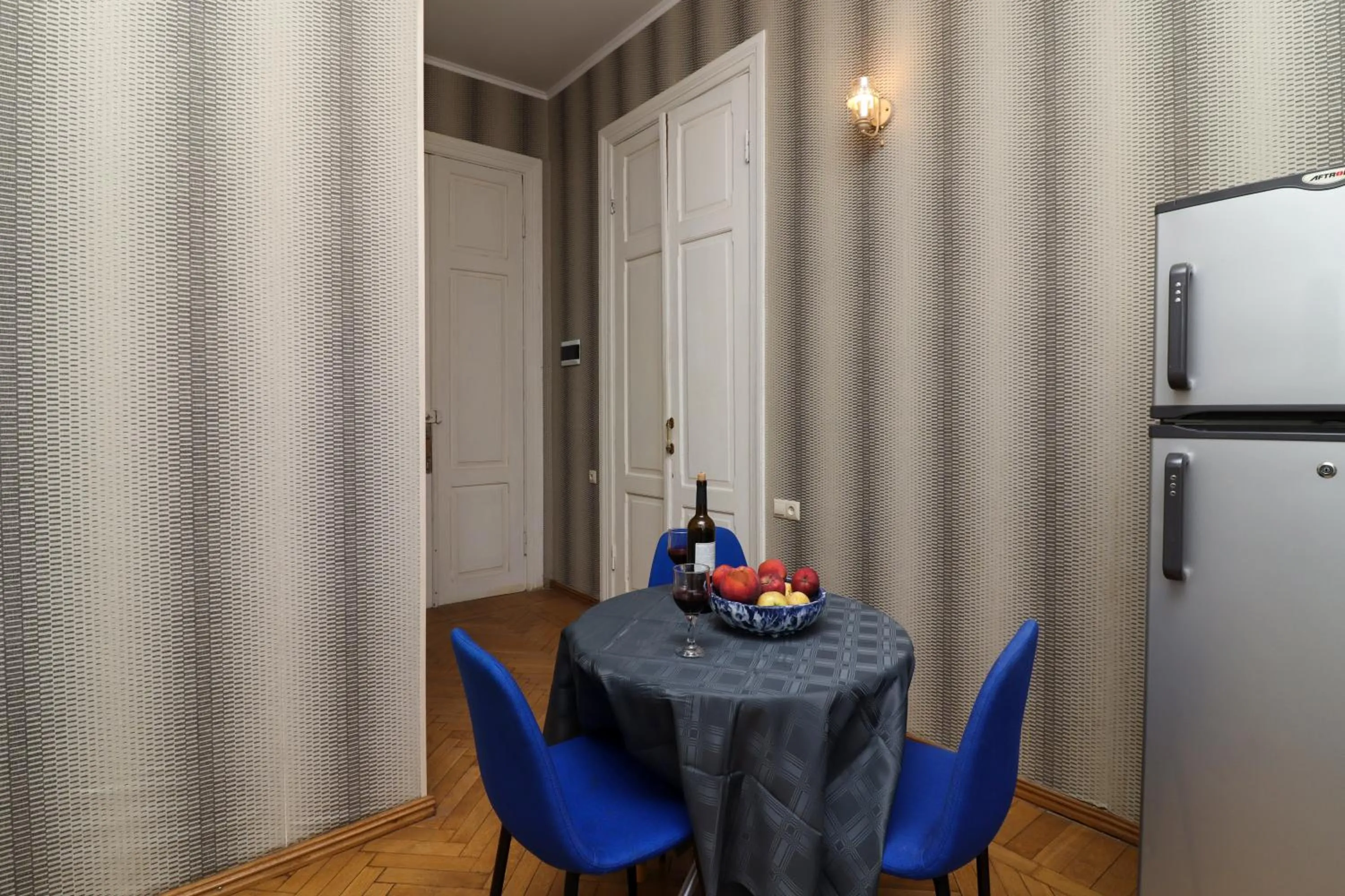 kitchen in Leon Rooms