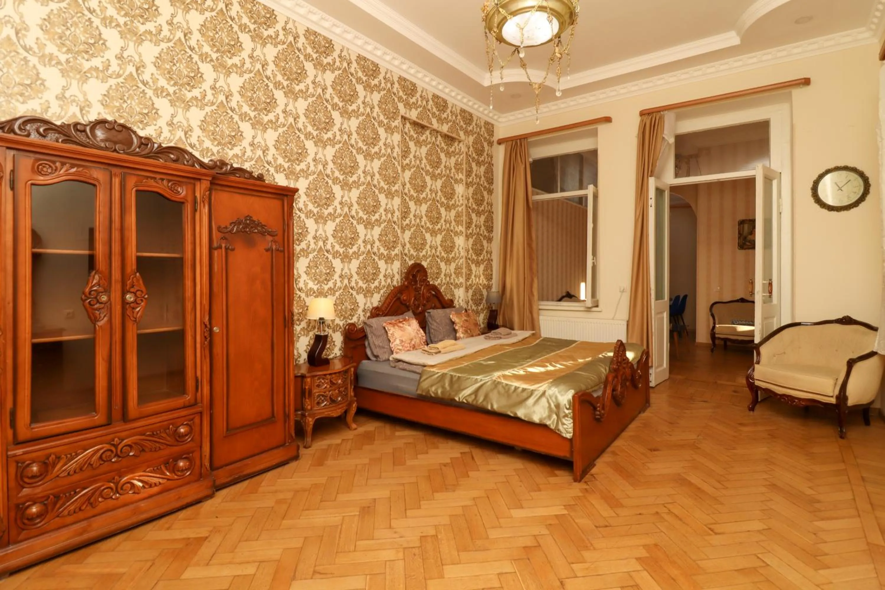 Bedroom, Bed in Leon Rooms