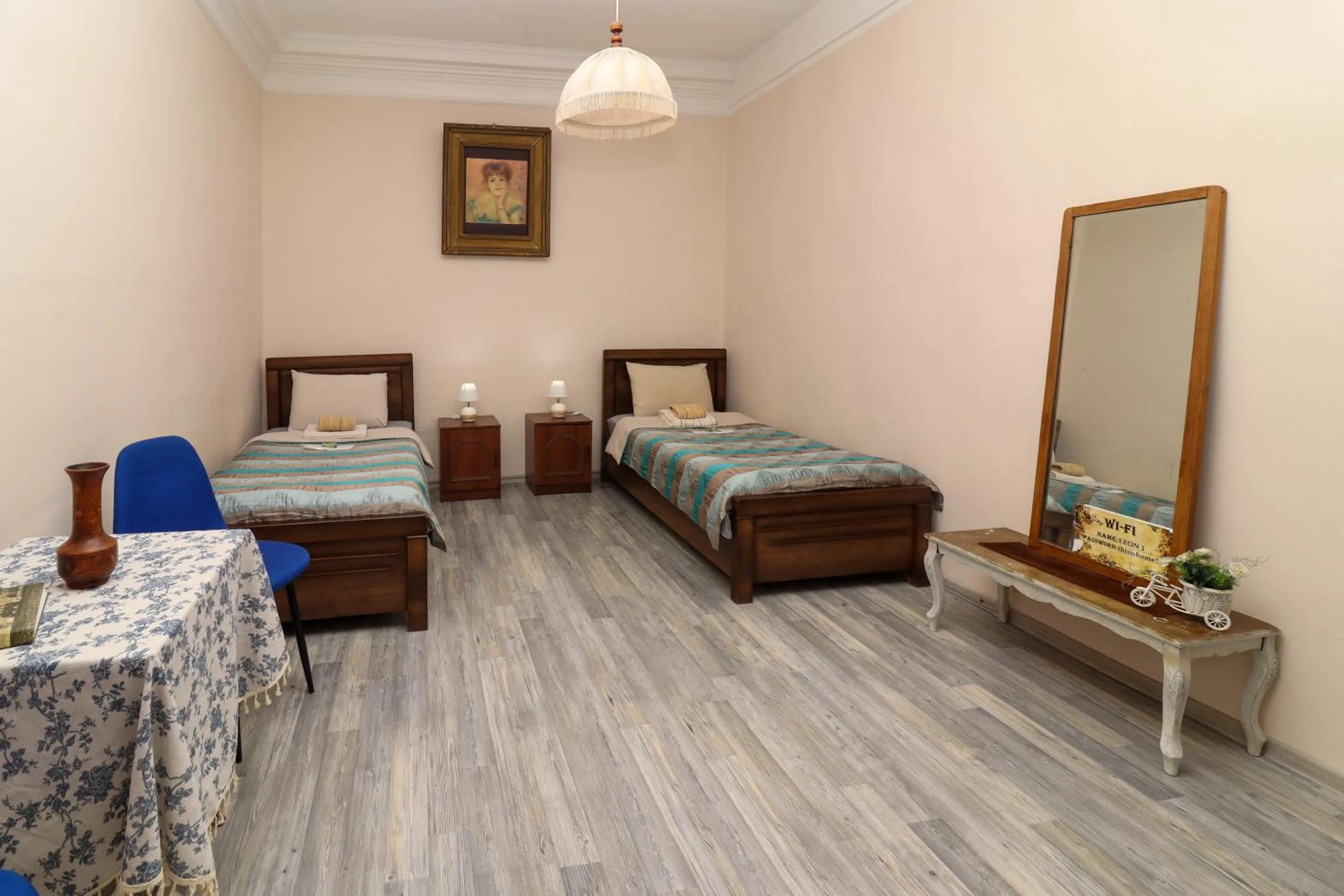 Bedroom, Bed in Leon Rooms