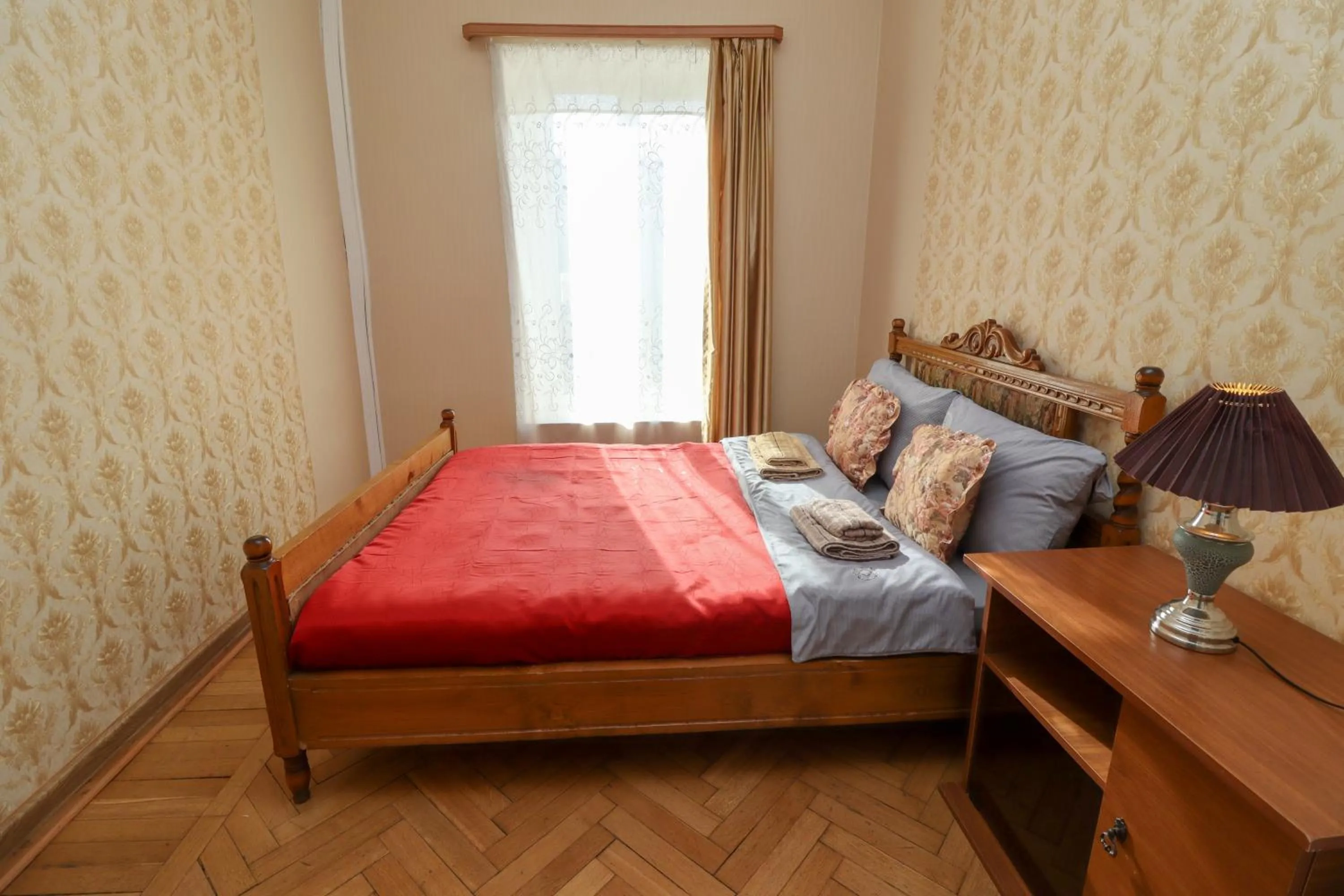 Bedroom, Bed in Leon Rooms