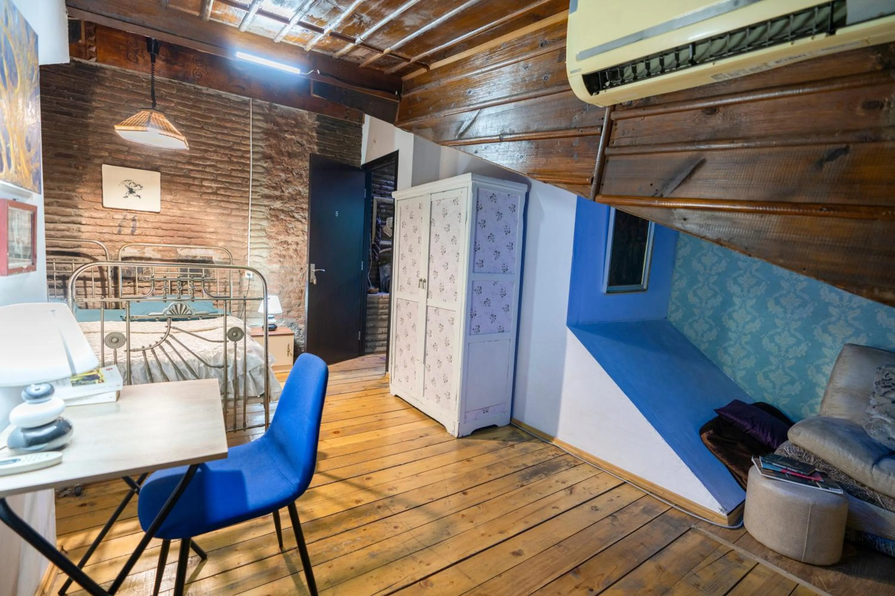 Bedroom in Leon Rooms