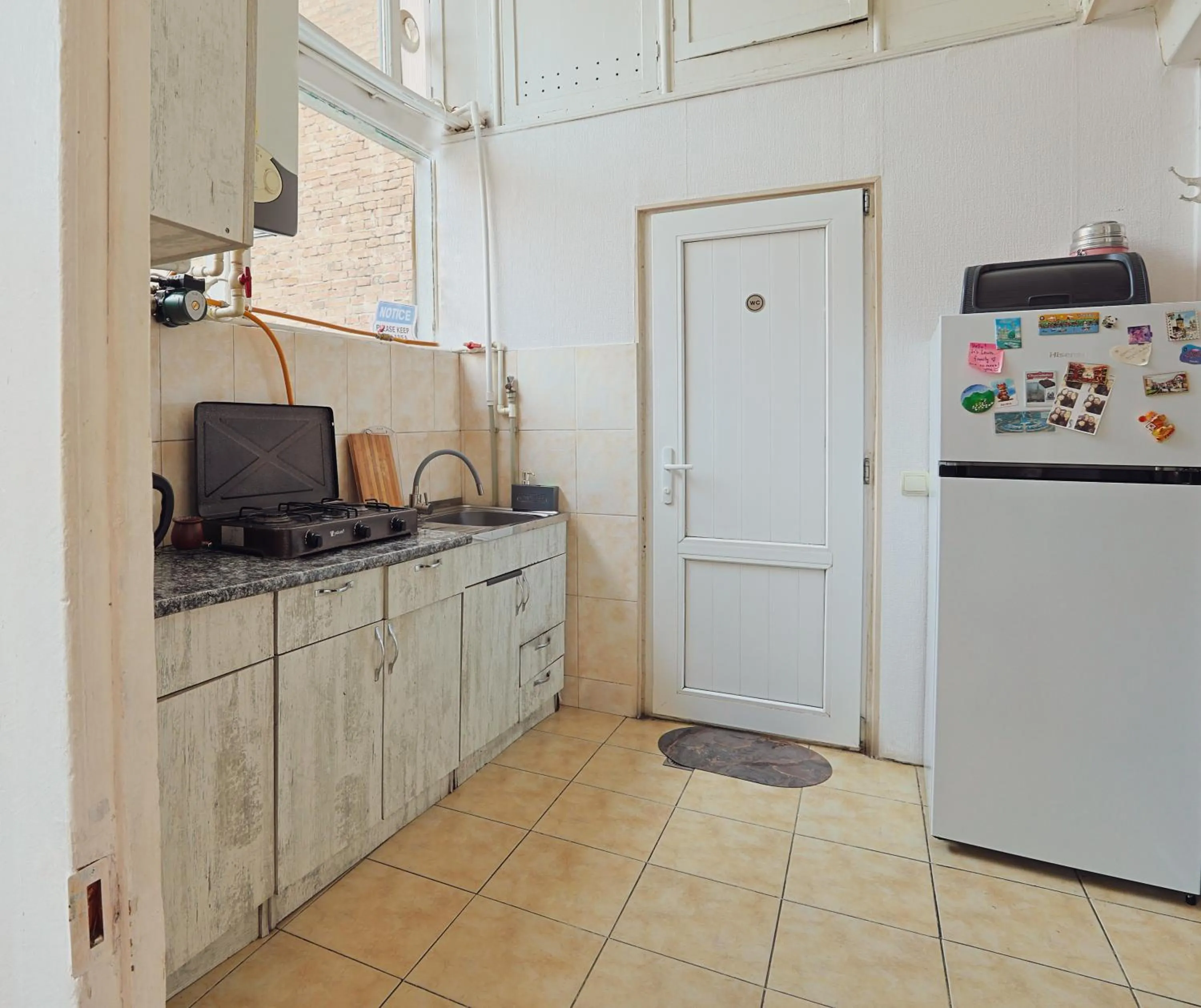 Communal kitchen in Leon Rooms