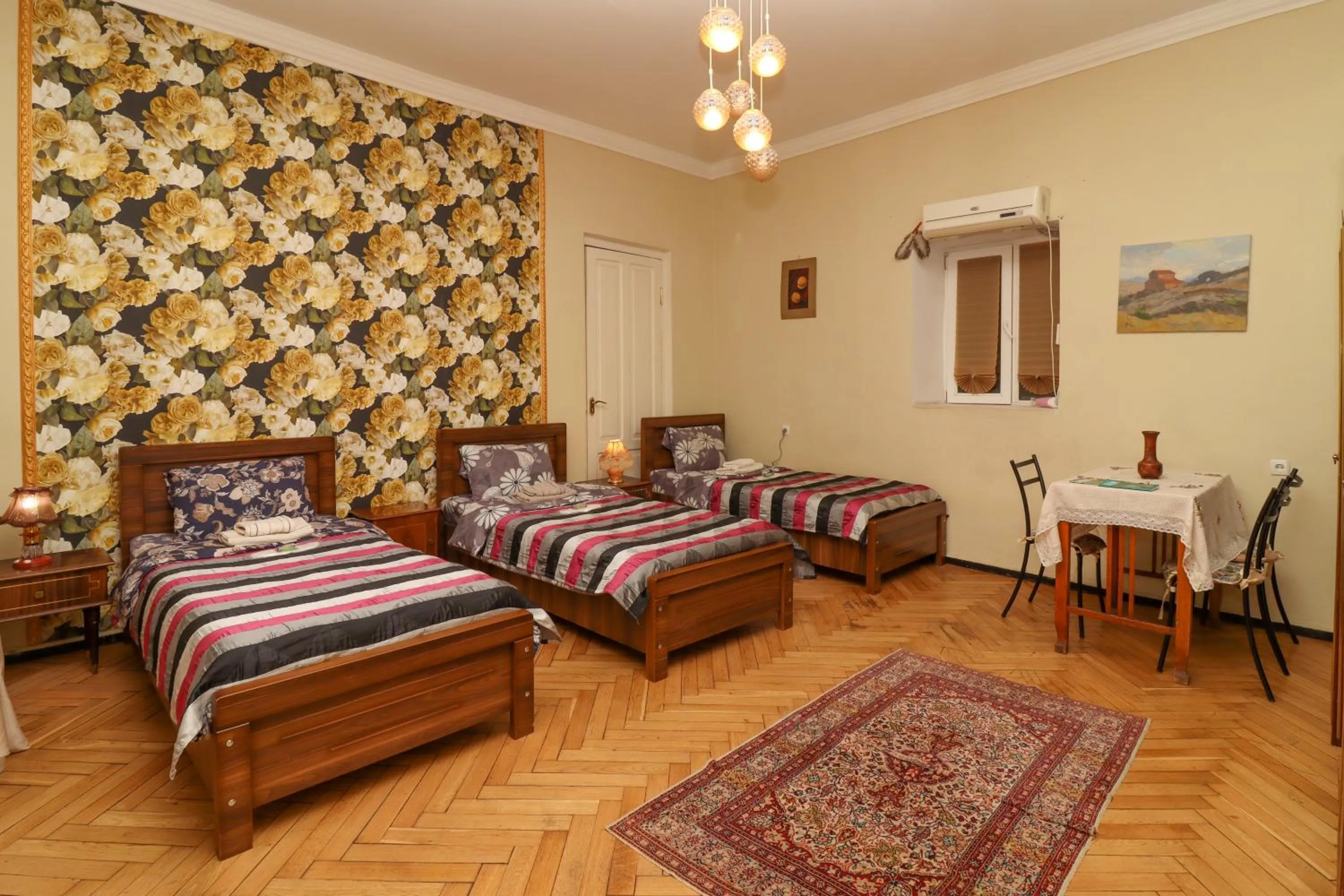 Bedroom, Bed in Leon Rooms