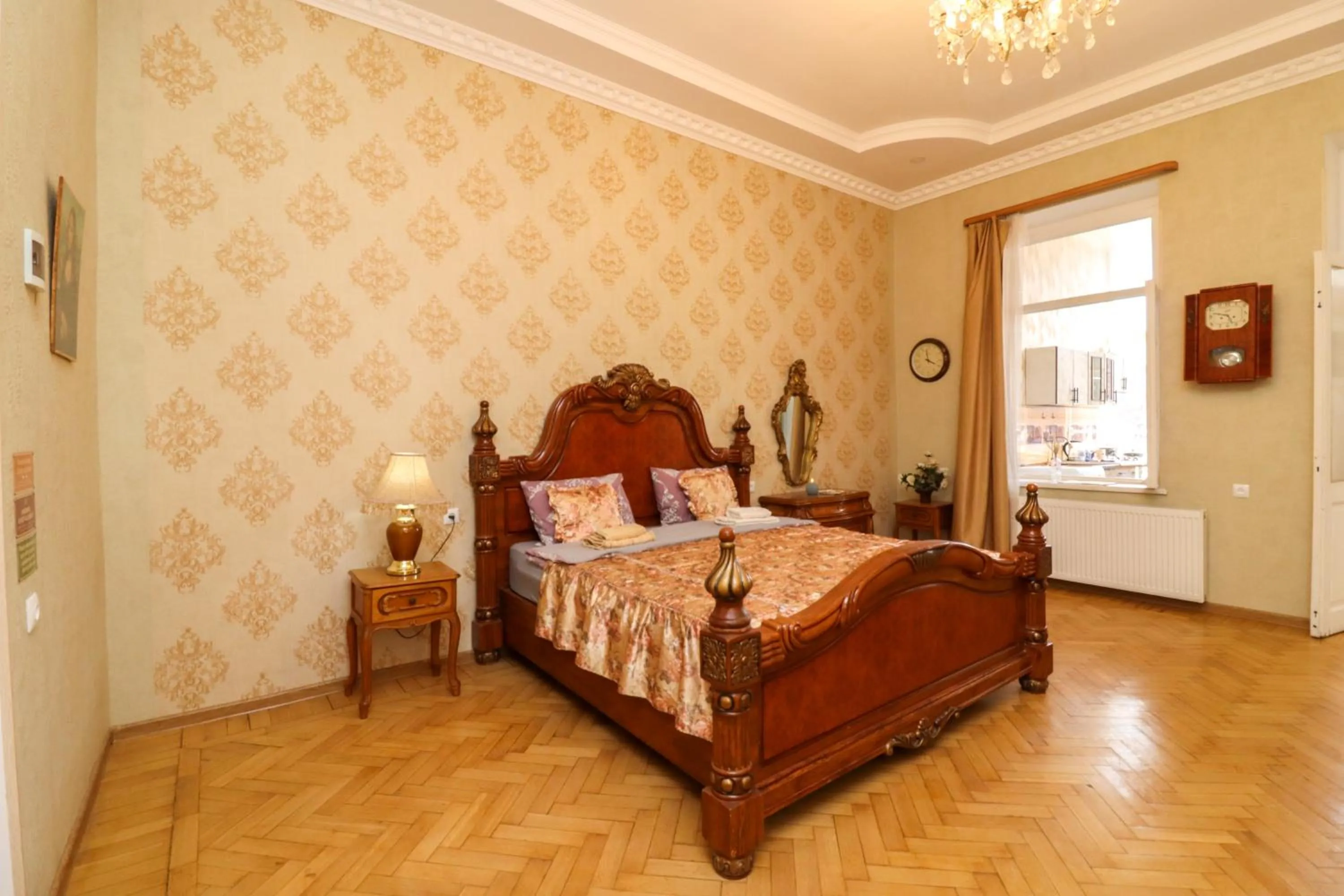 Bedroom, Bed in Leon Rooms