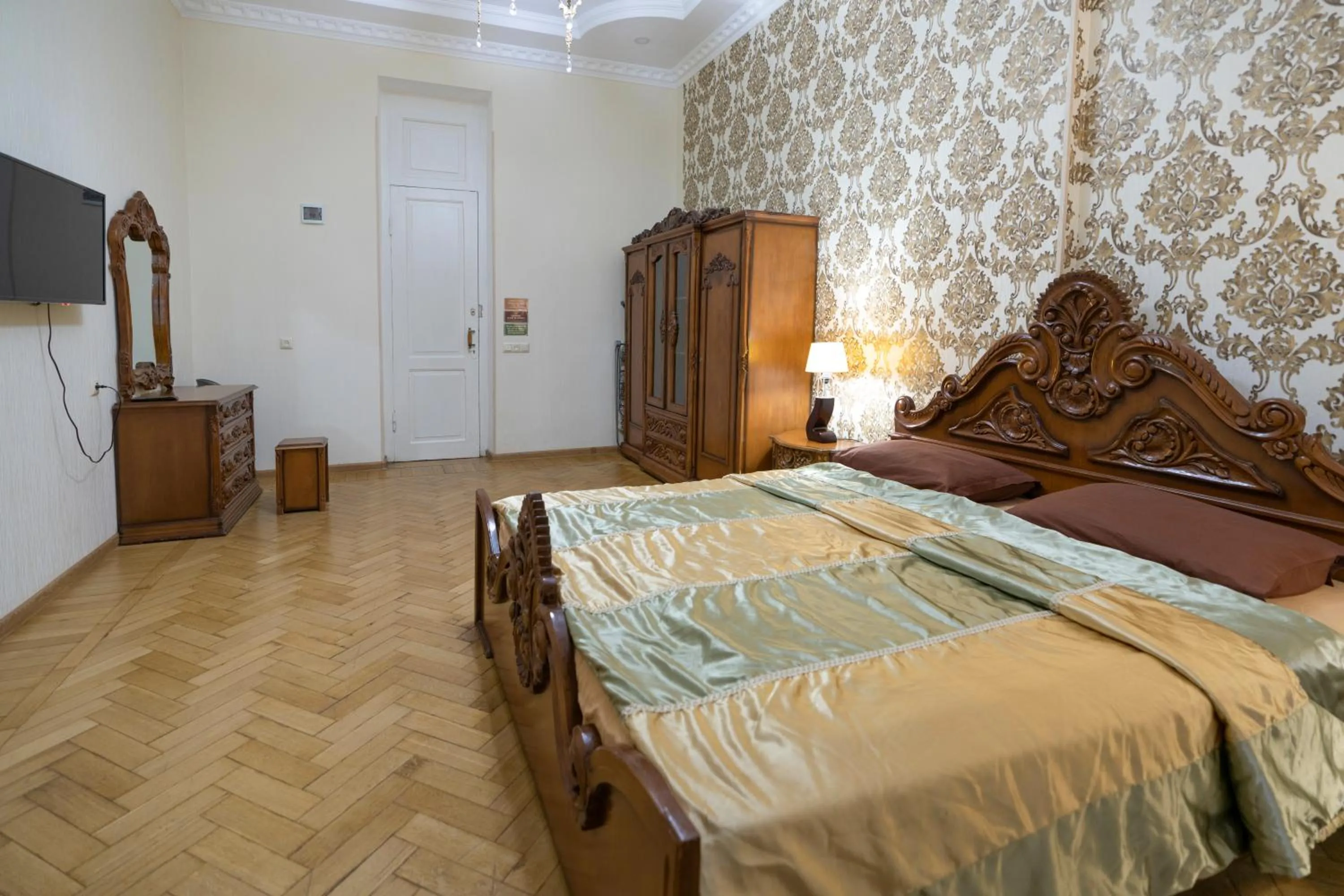 Bedroom, Bed in Leon Rooms