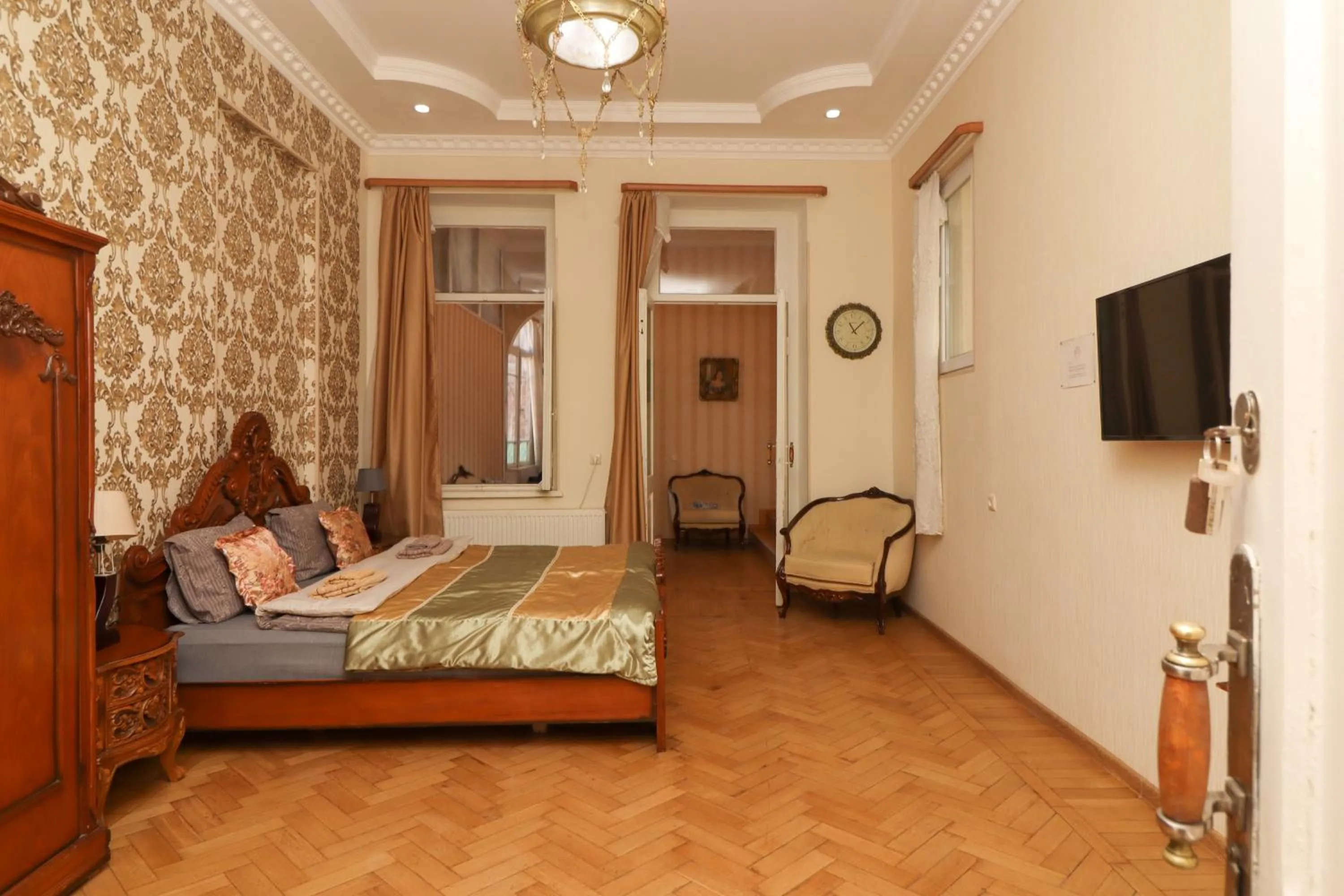 Bedroom, Bed in Leon Rooms