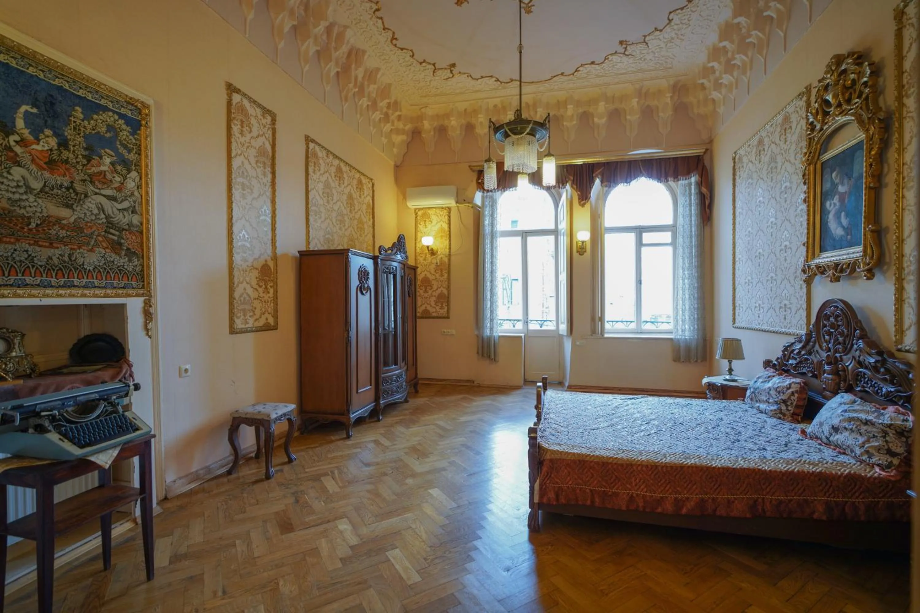 Bedroom, Bed in Leon Rooms