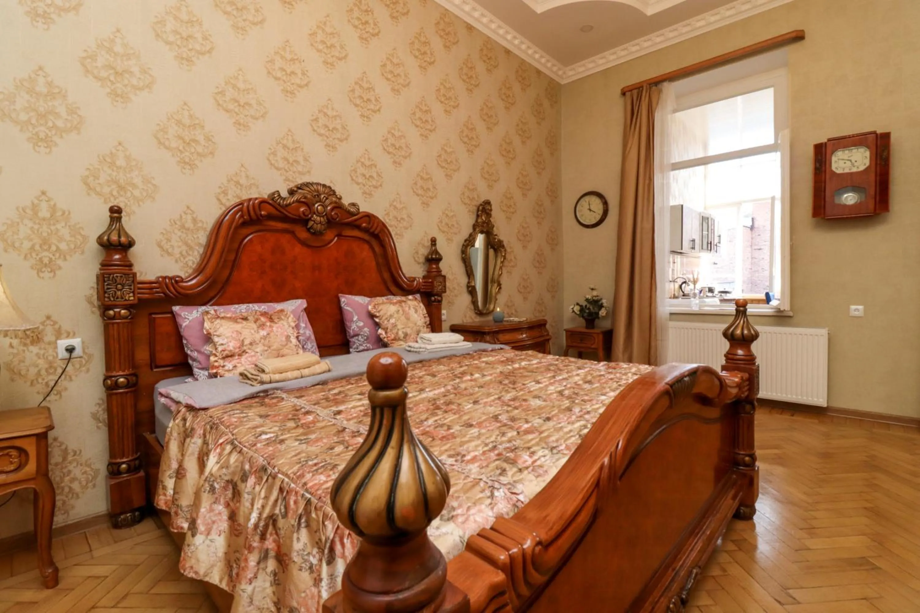 Bedroom, Bed in Leon Rooms