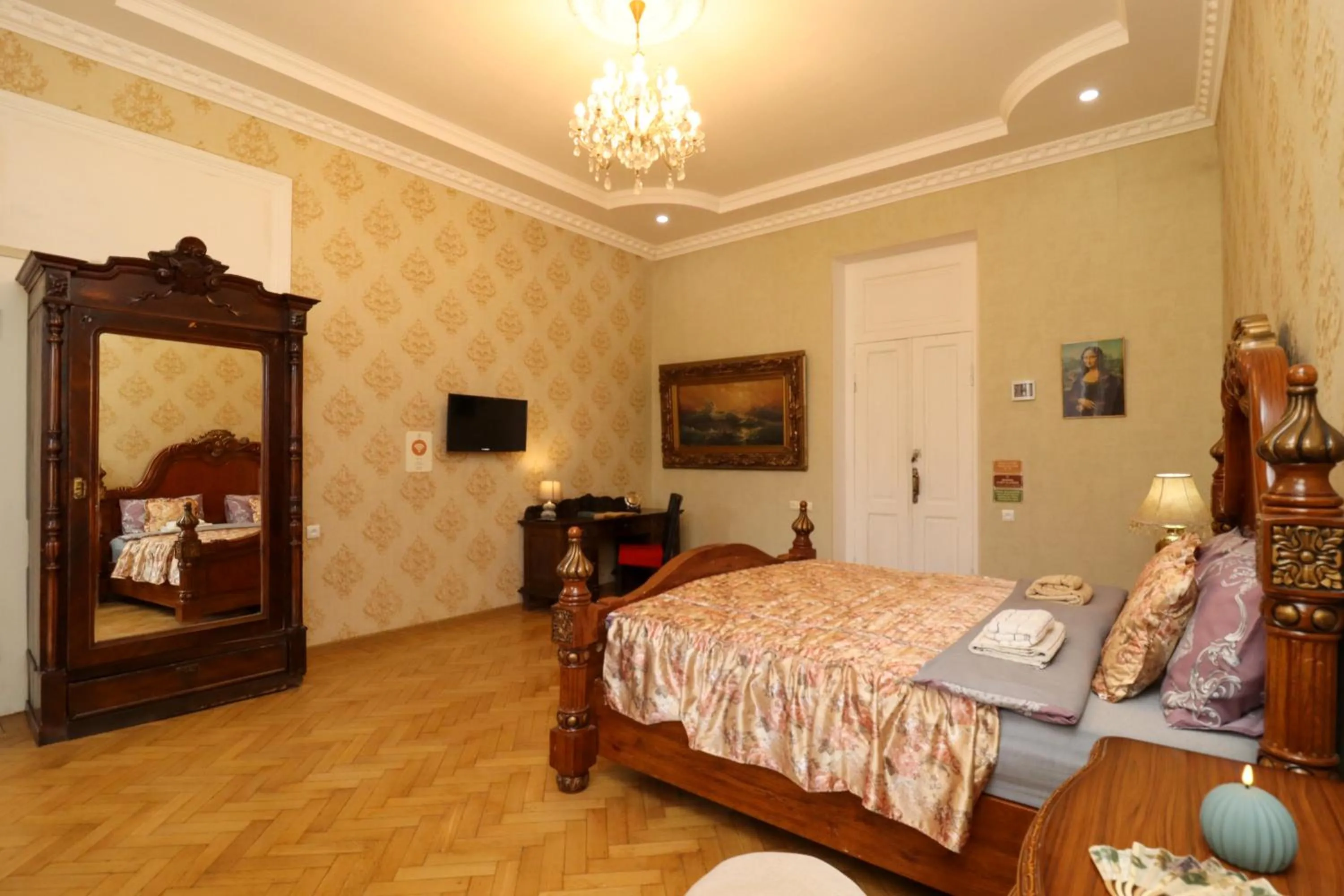 Bedroom, Bed in Leon Rooms