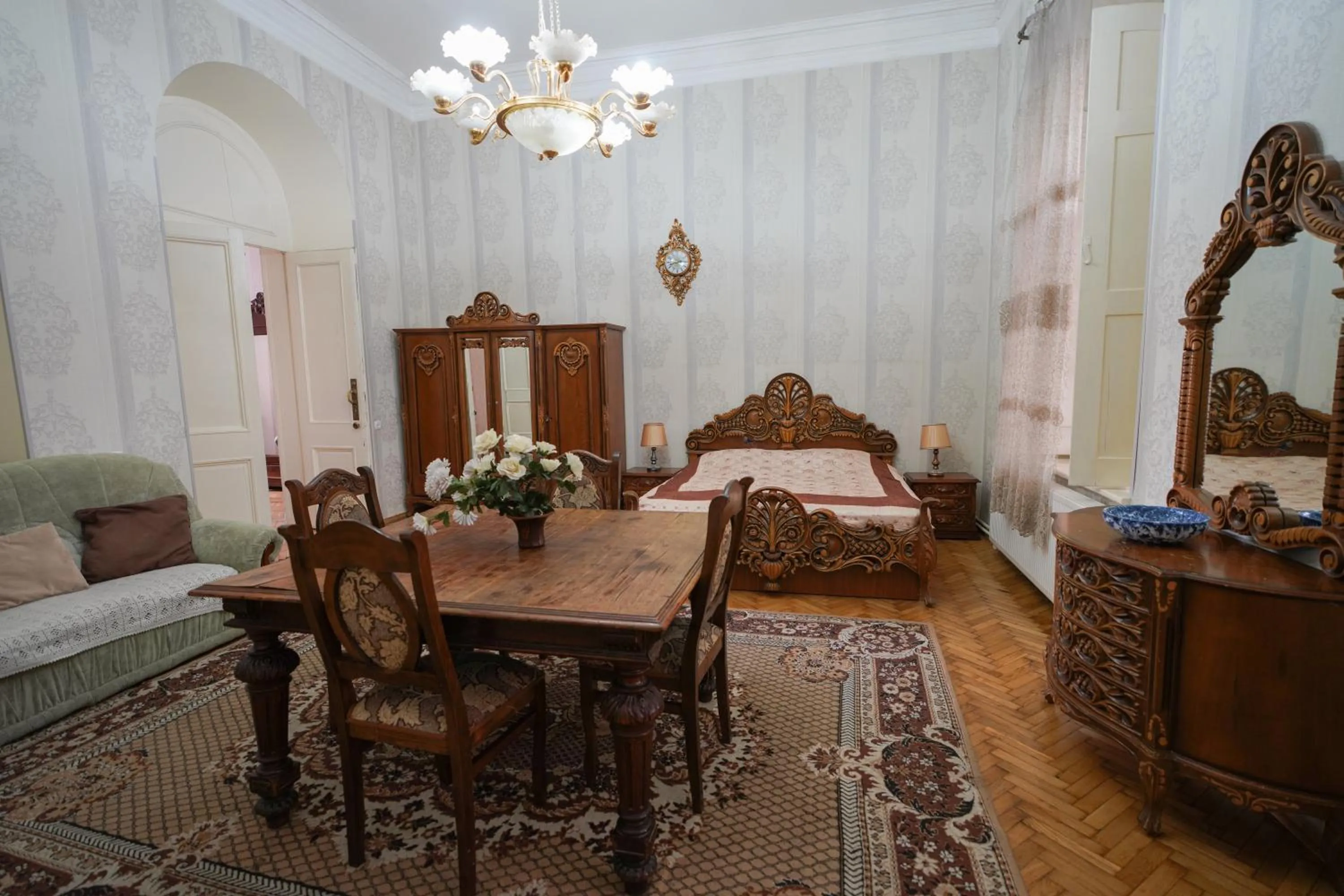 Bedroom, Bed in Leon Rooms