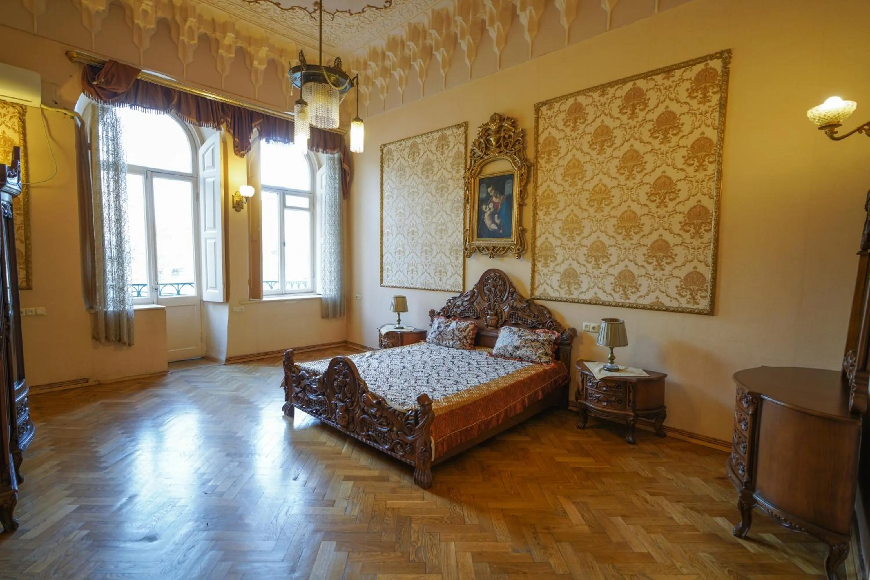 Bedroom, Bed in Leon Rooms
