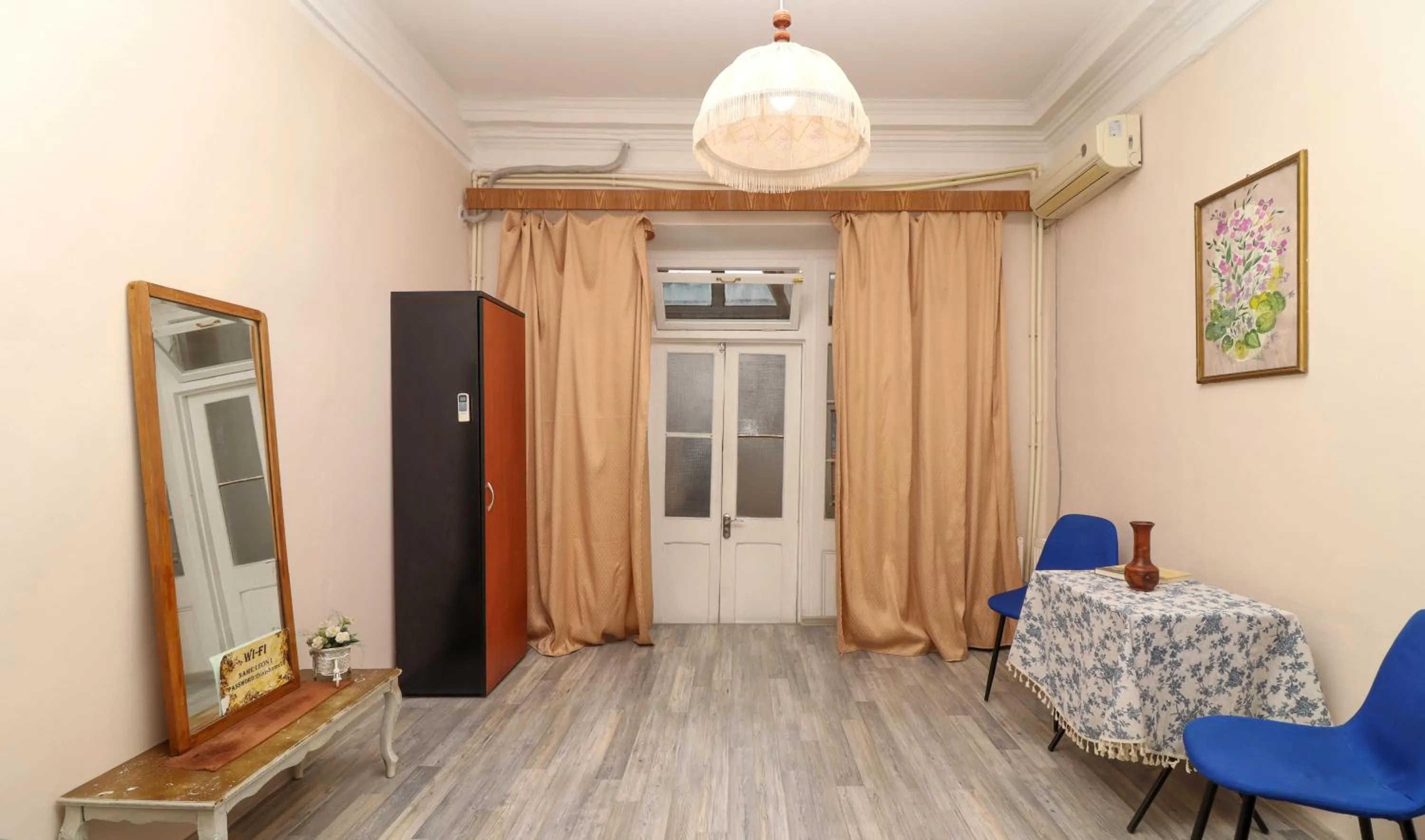 Bedroom in Leon Rooms
