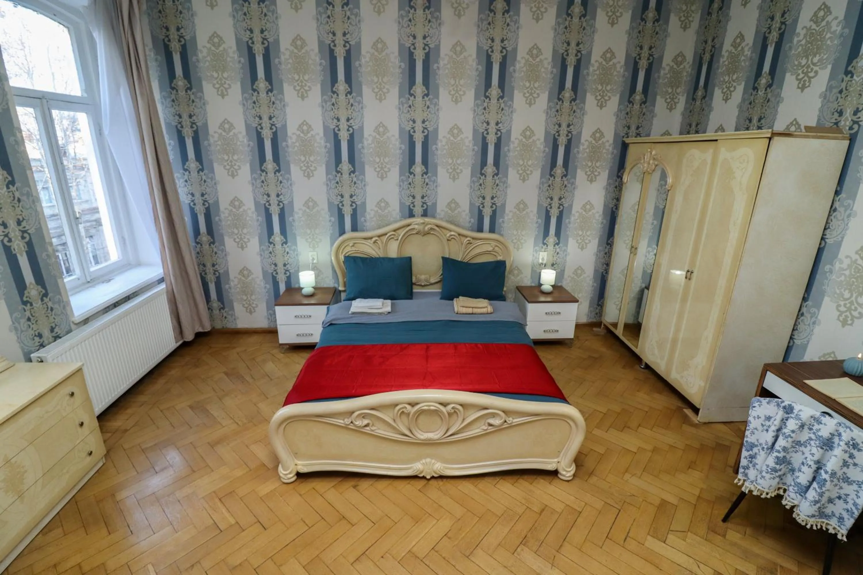 Bedroom, Bed in Leon Rooms