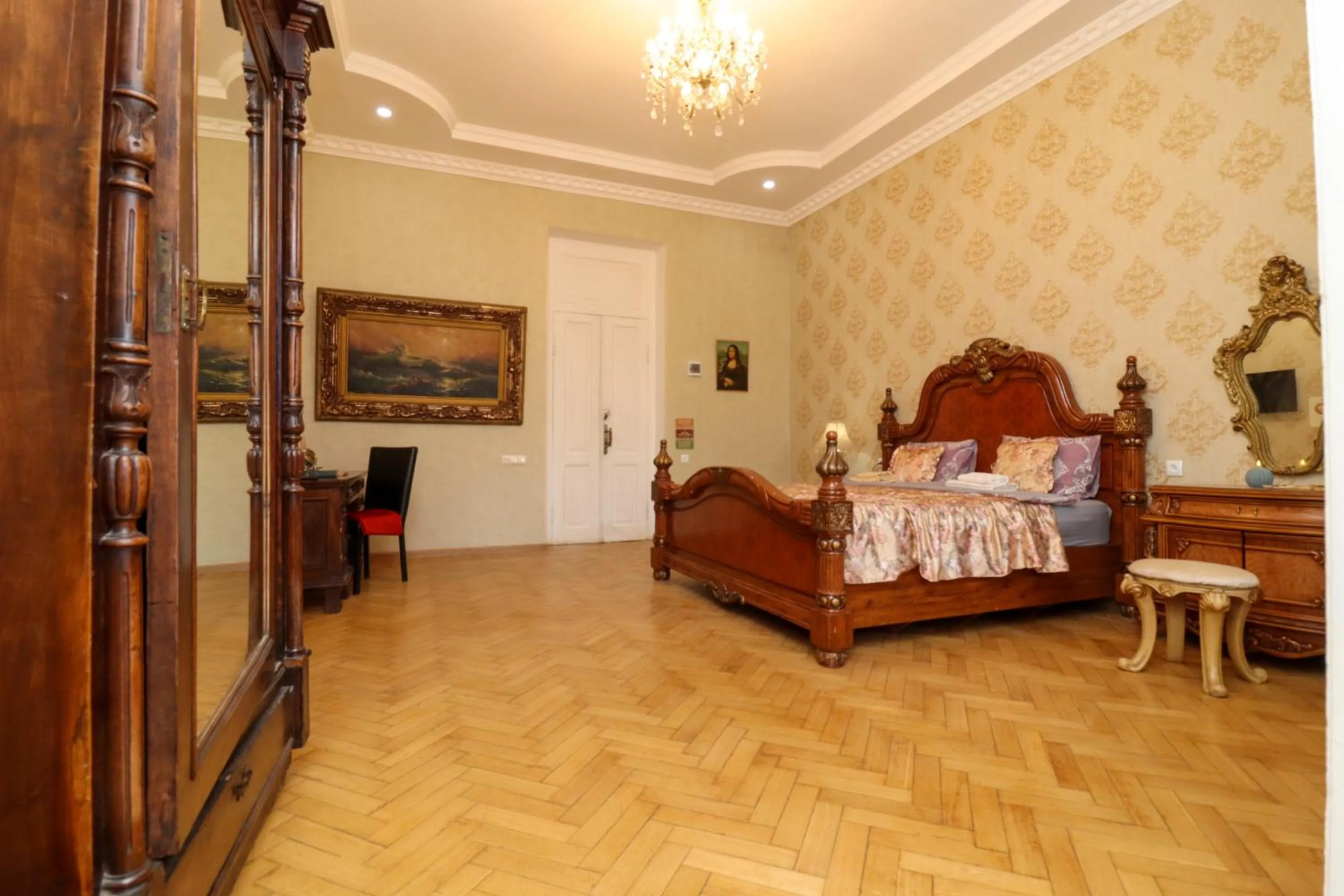 Bedroom, Bed in Leon Rooms
