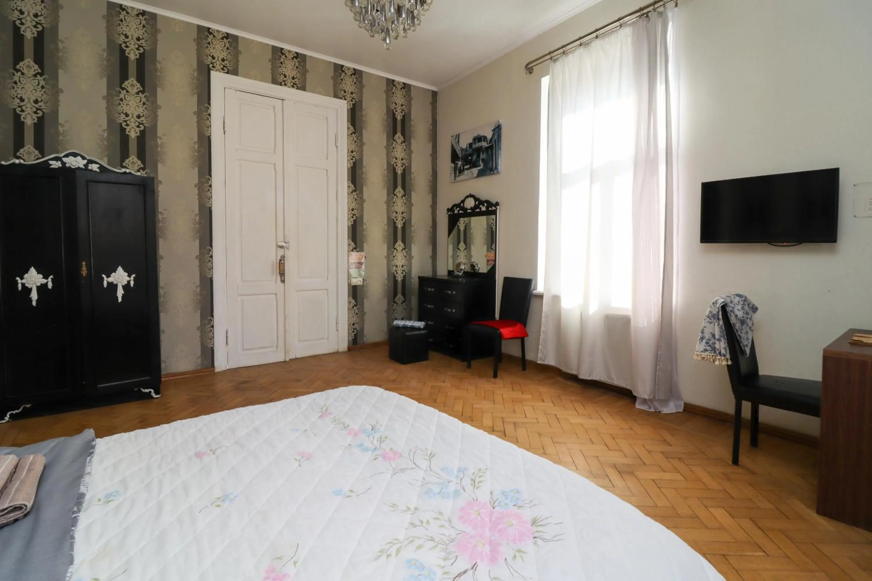 Bedroom, Bed in Leon Rooms