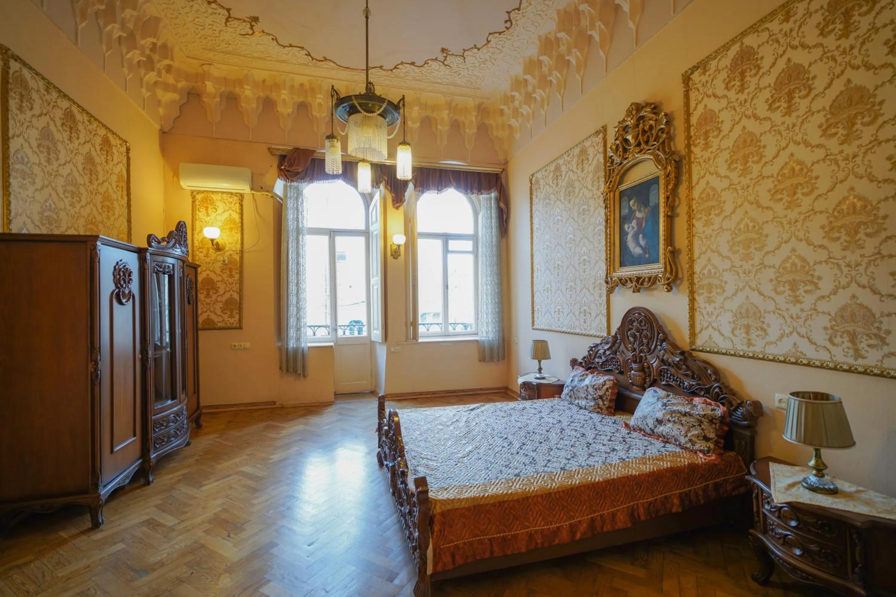 Bedroom, Bed in Leon Rooms