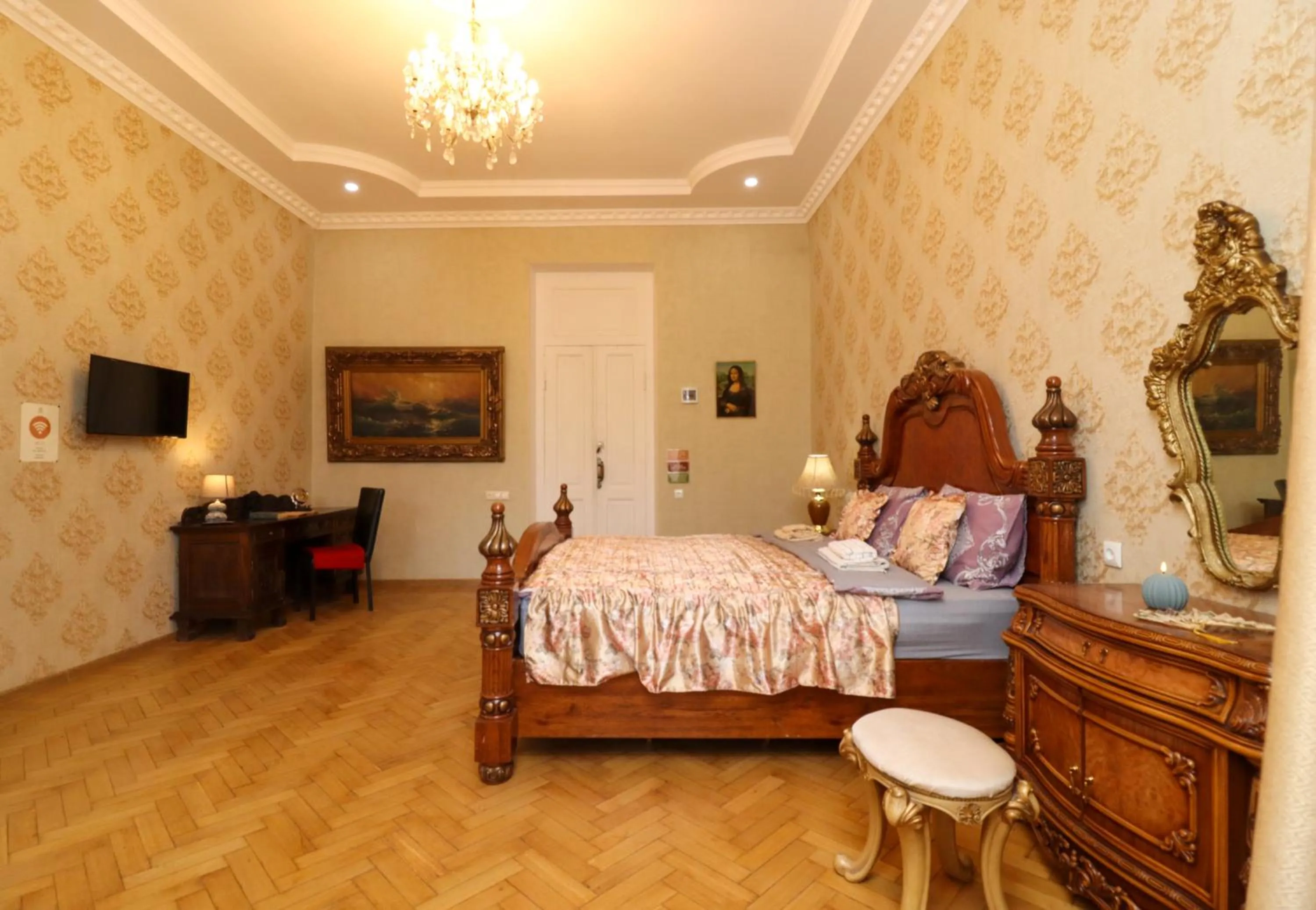 Bedroom, Bed in Leon Rooms