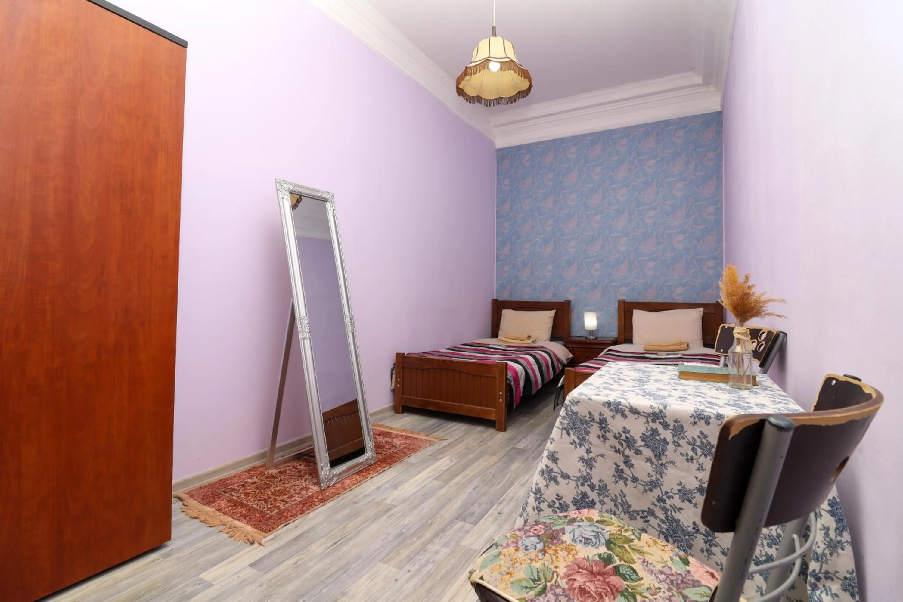 Bedroom, Bed in Leon Rooms