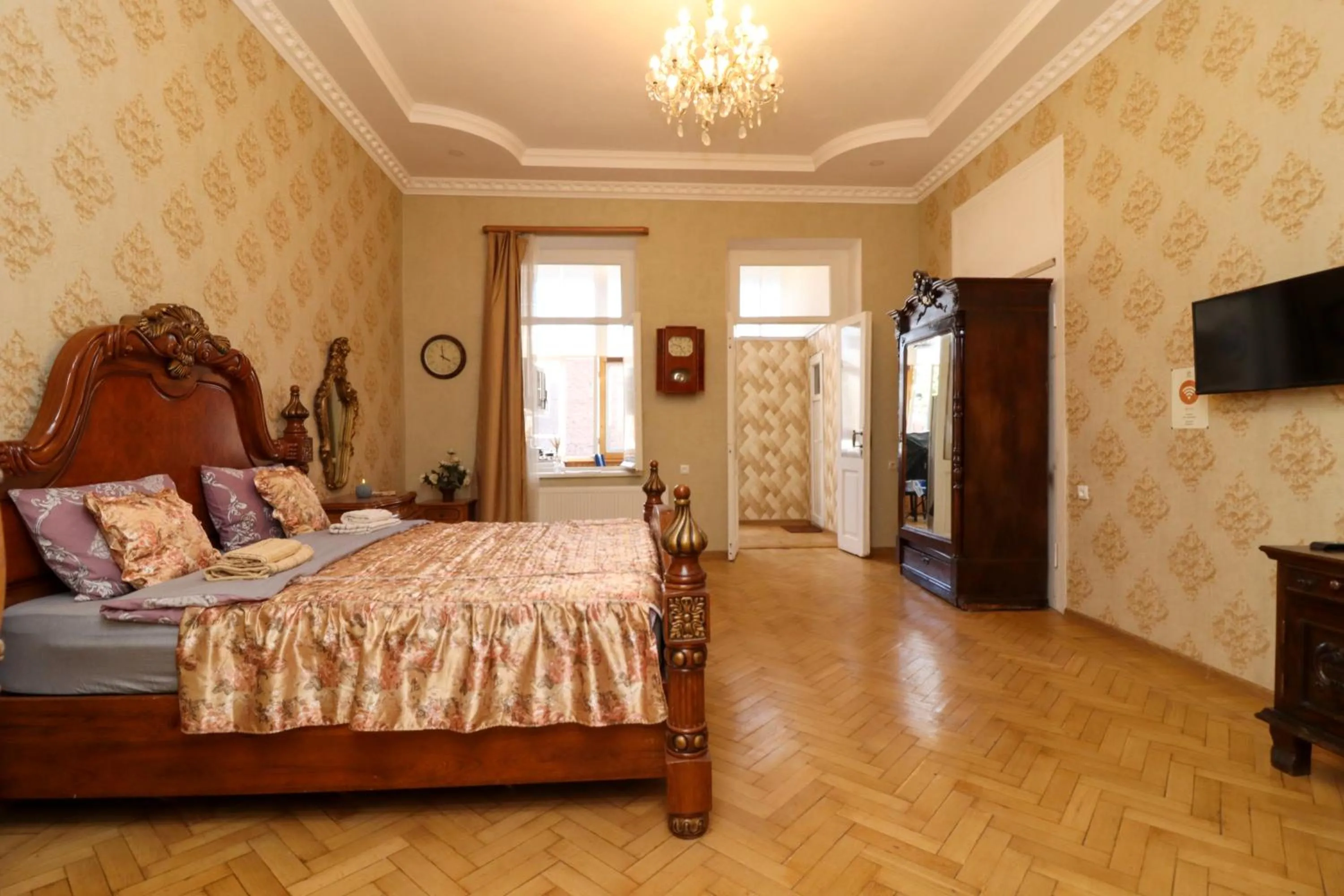 Bedroom, Bed in Leon Rooms