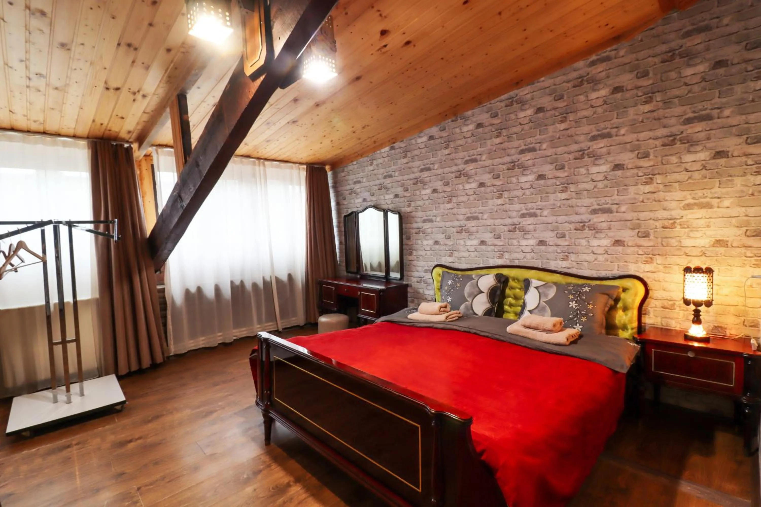 Bedroom, Bed in Leon Rooms