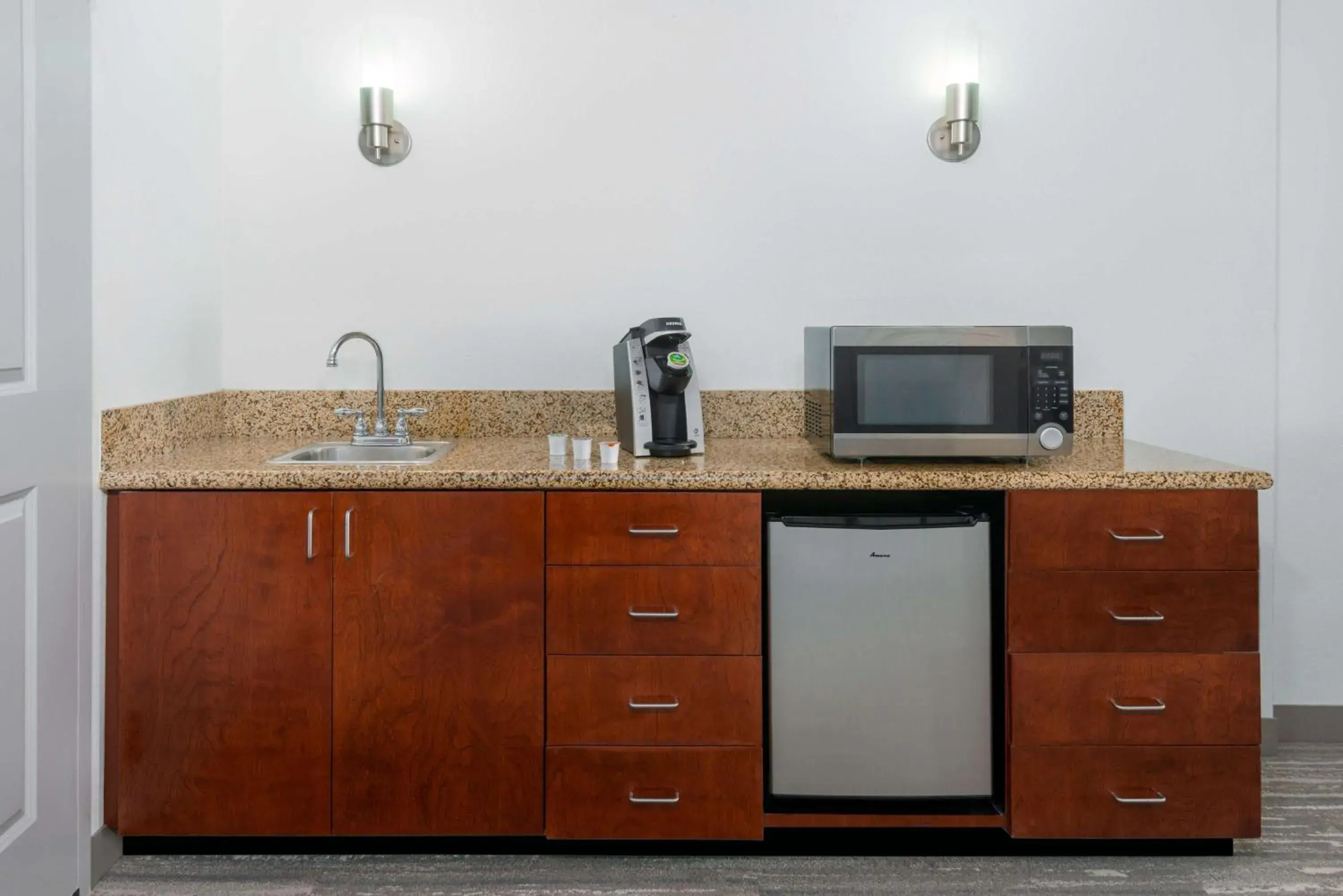 Photo of the whole room in Hilton Garden Inn Tampa Riverview Brandon Photo of the whole room in Hilton Garden Inn Tampa Riverview Brandon