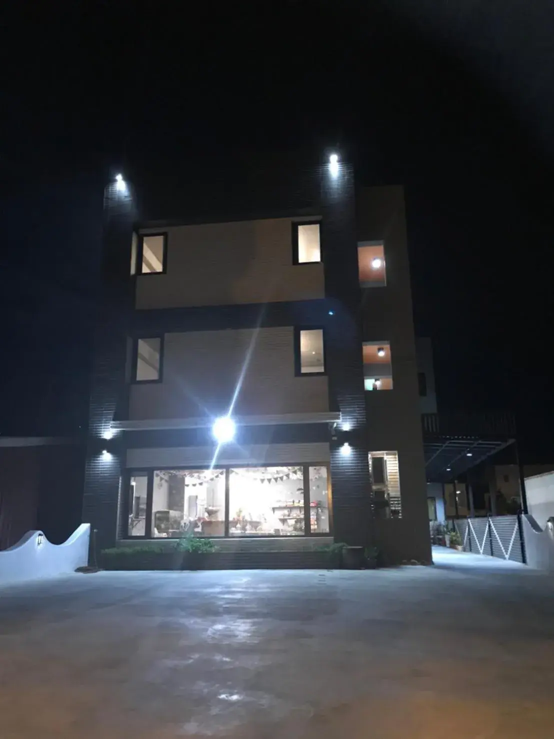 Facade/entrance in Seven beauties Homestay Facade/entrance in Seven beauties Homestay