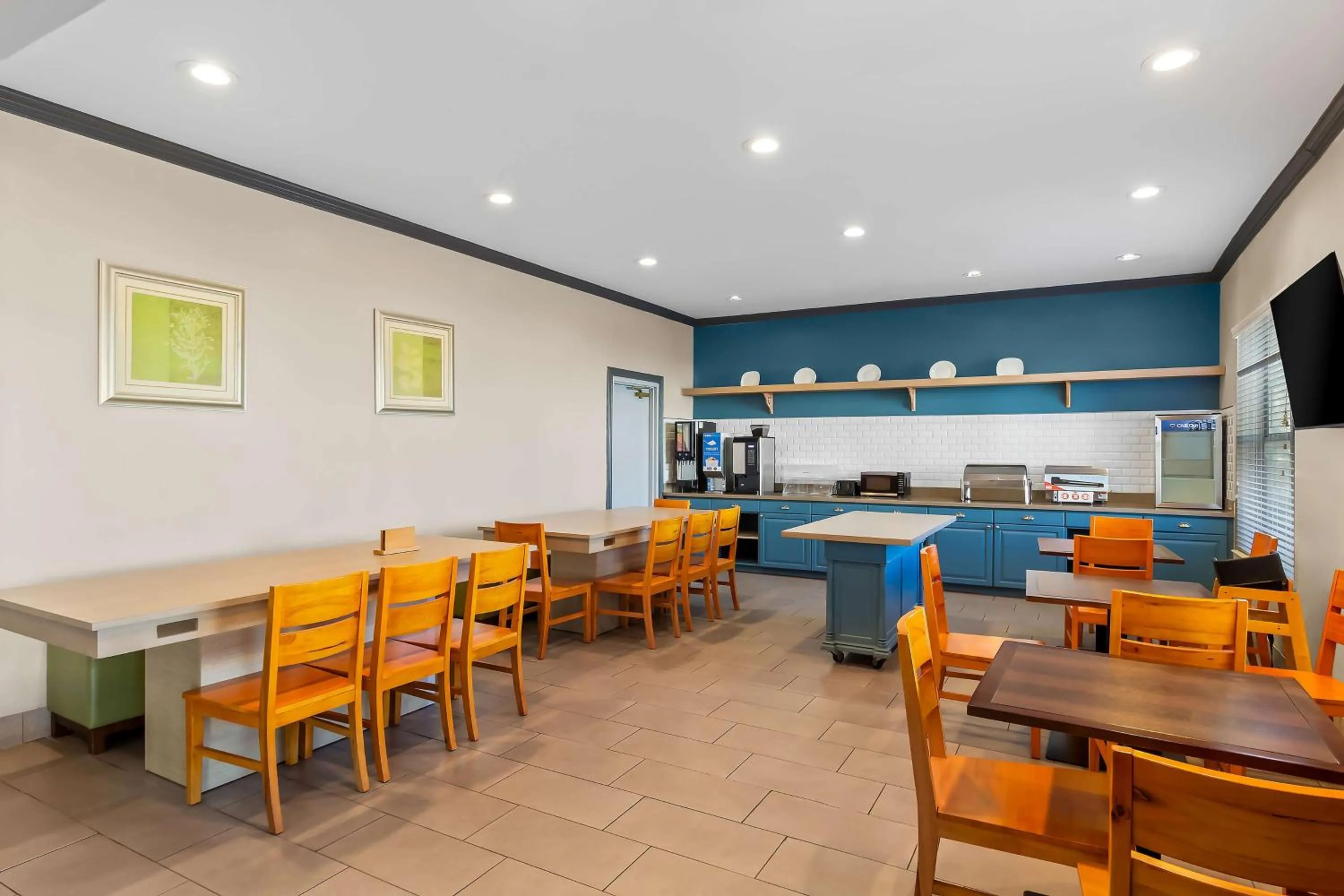 Breakfast in Sonesta Essential IAH Airport JFK Boulevard - Newly Renovated