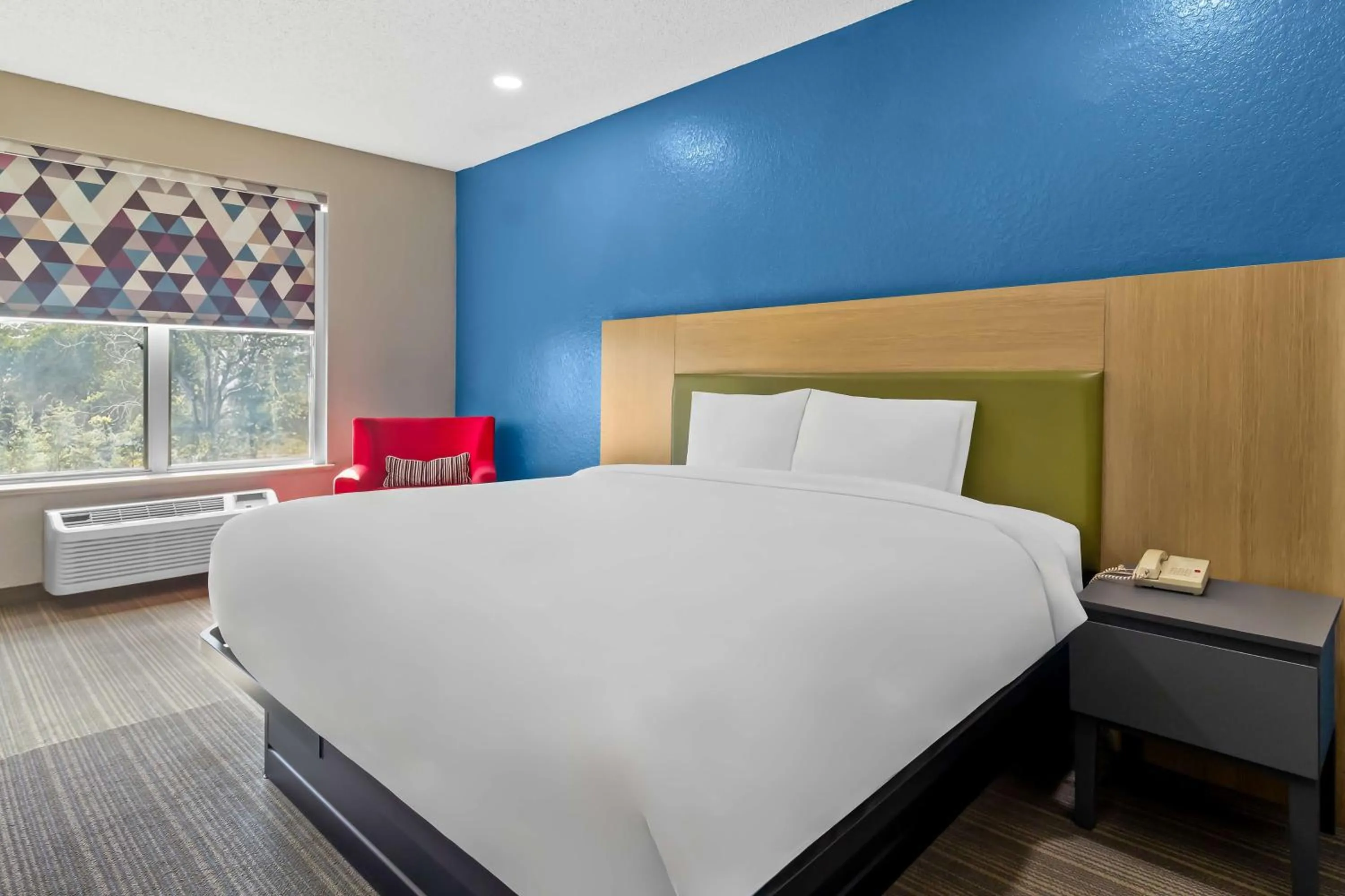 Bedroom, Bed in Sonesta Essential IAH Airport JFK Boulevard - Newly Renovated