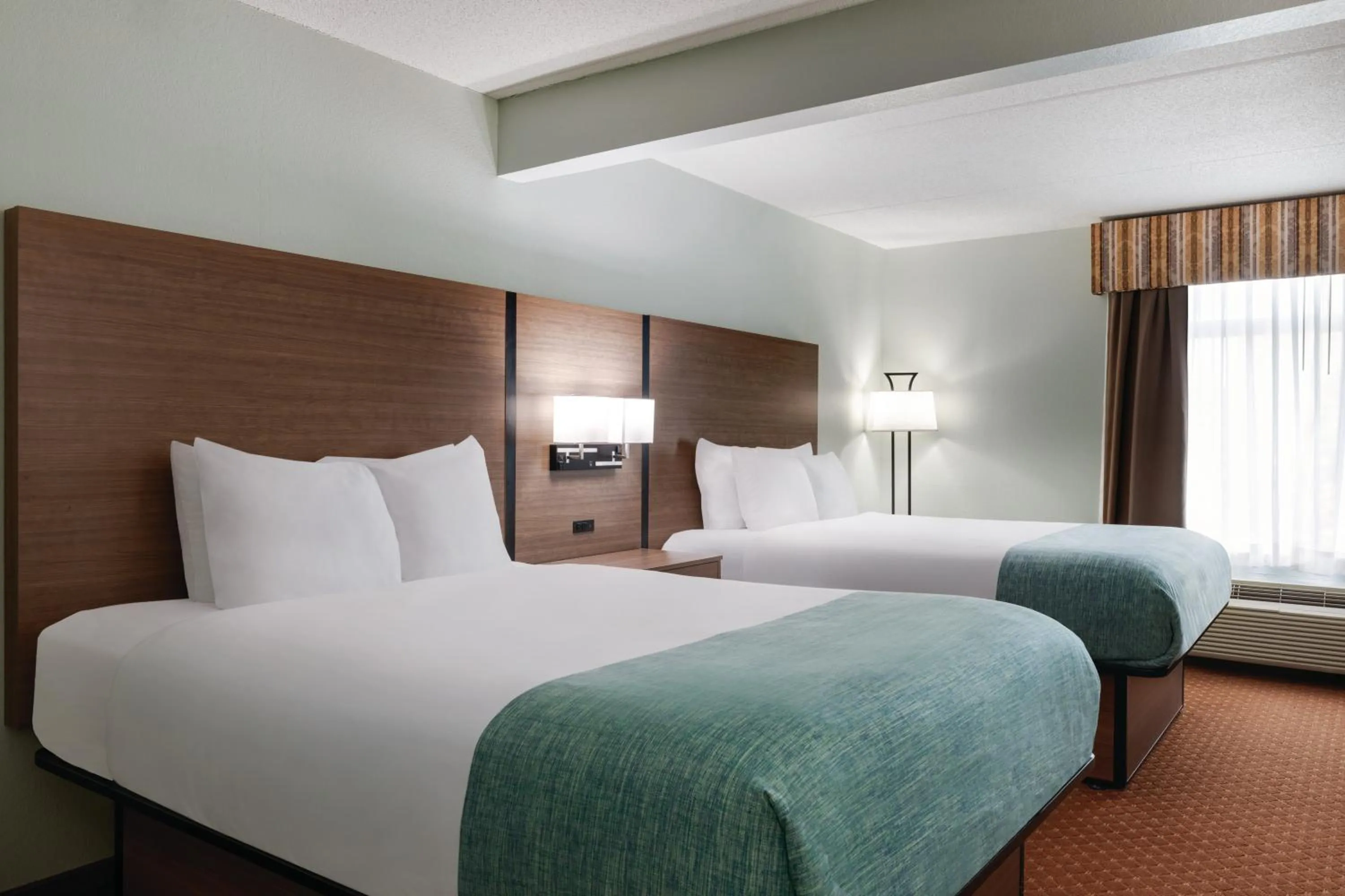 Guests, Bed in Wingate by Wyndham Louisville East