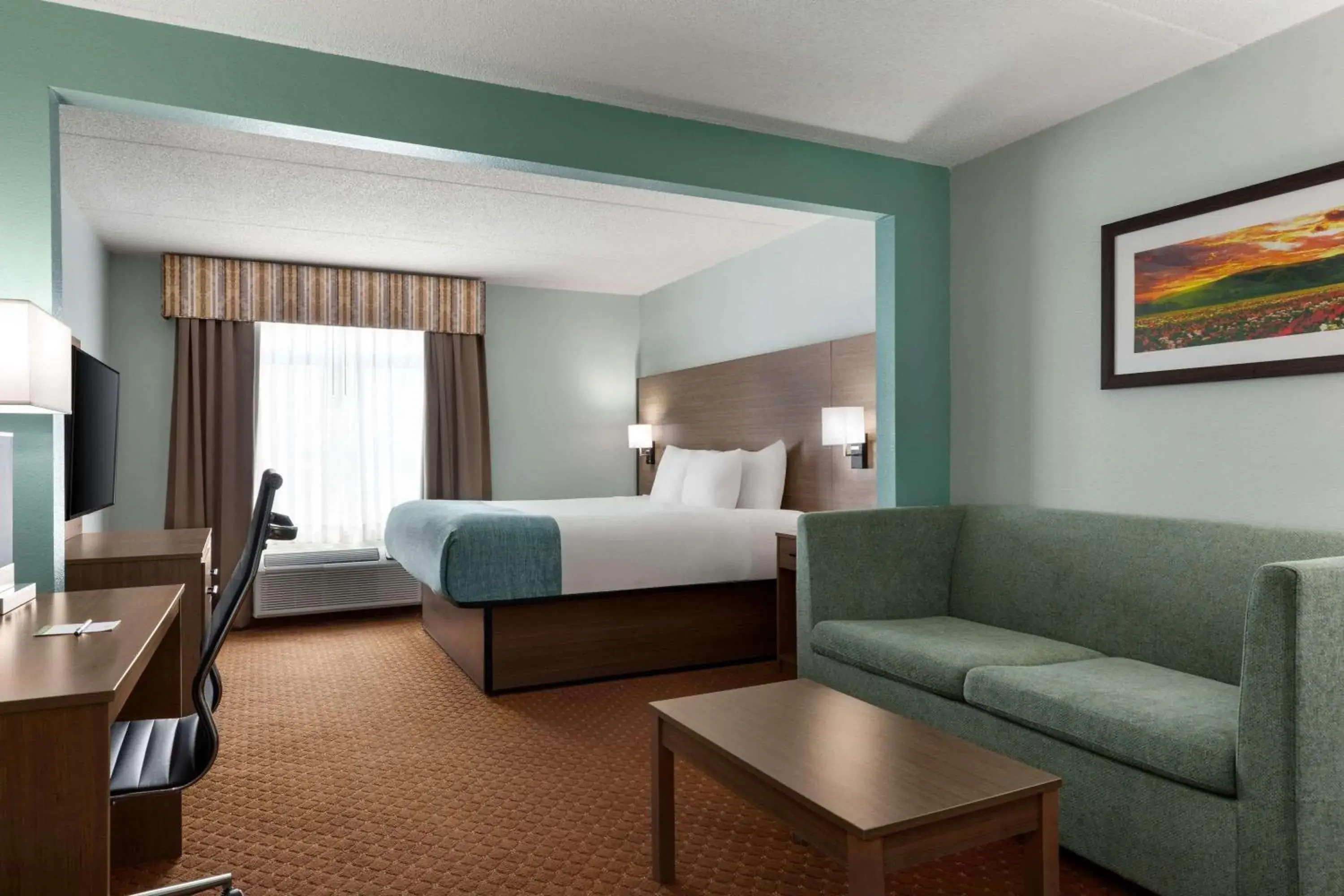 Superior King Room in Wingate by Wyndham Louisville East Superior King Room in Wingate by Wyndham Louisville East