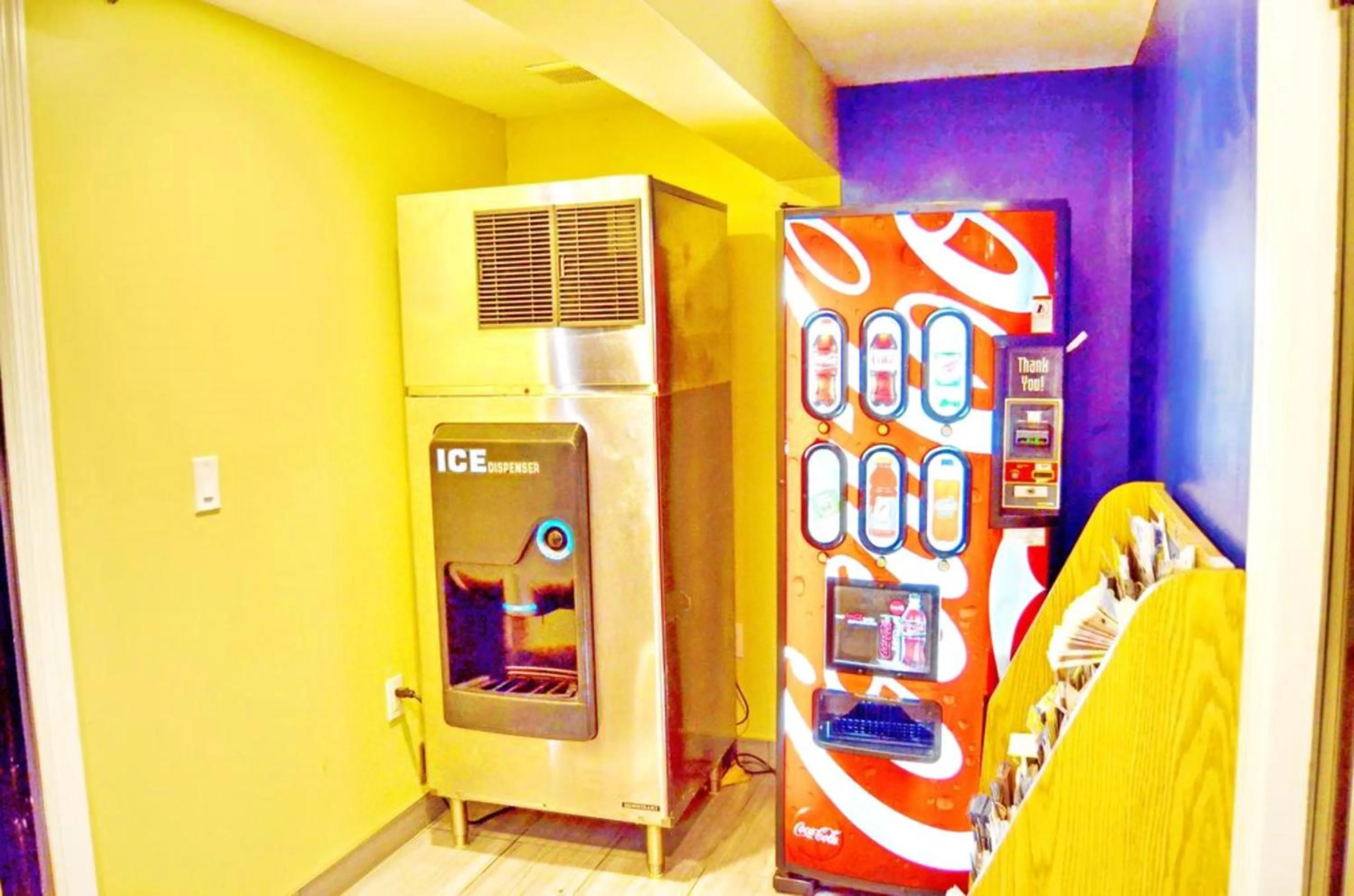 Evening entertainment in Flagship Inn & Suites