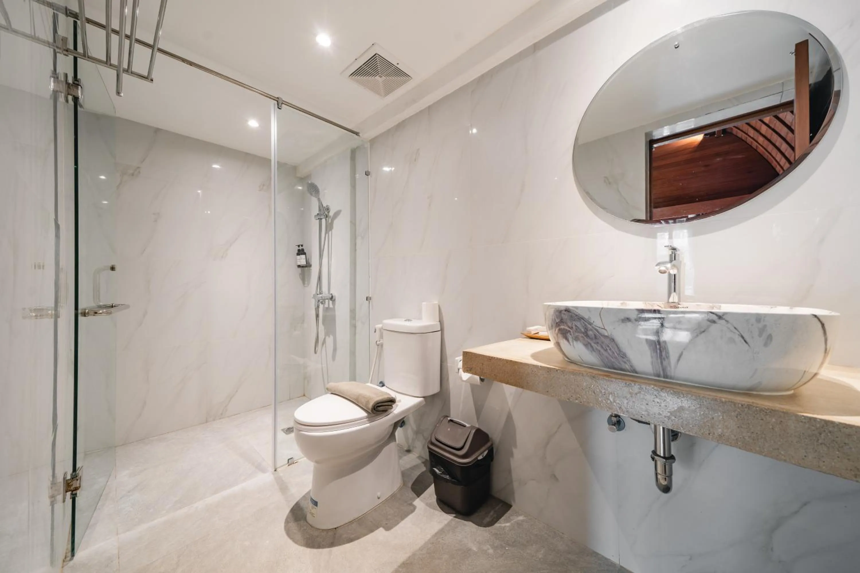 Shower in Uma Mani Villa Jimbaran