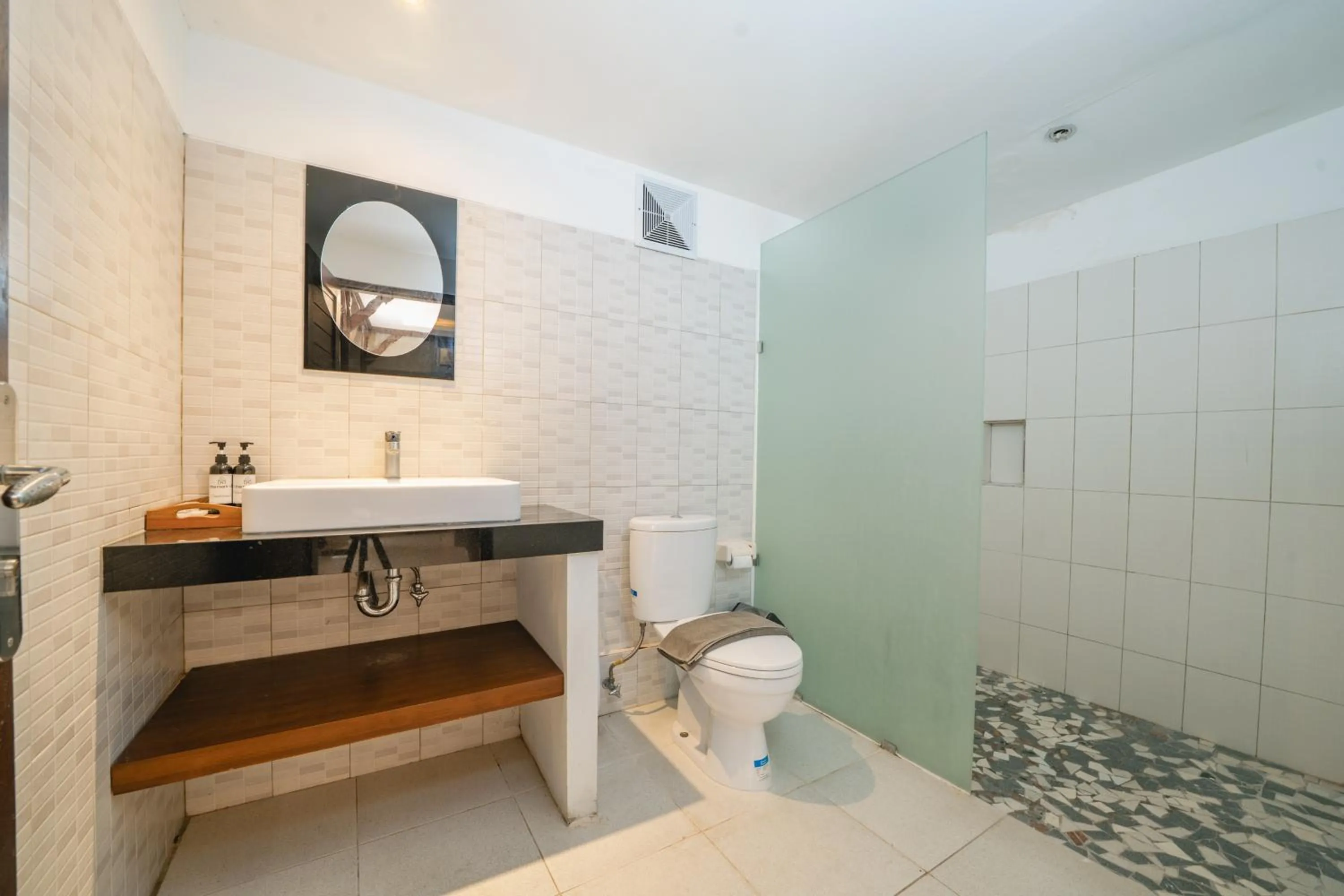 Shower in Uma Mani Villa Jimbaran