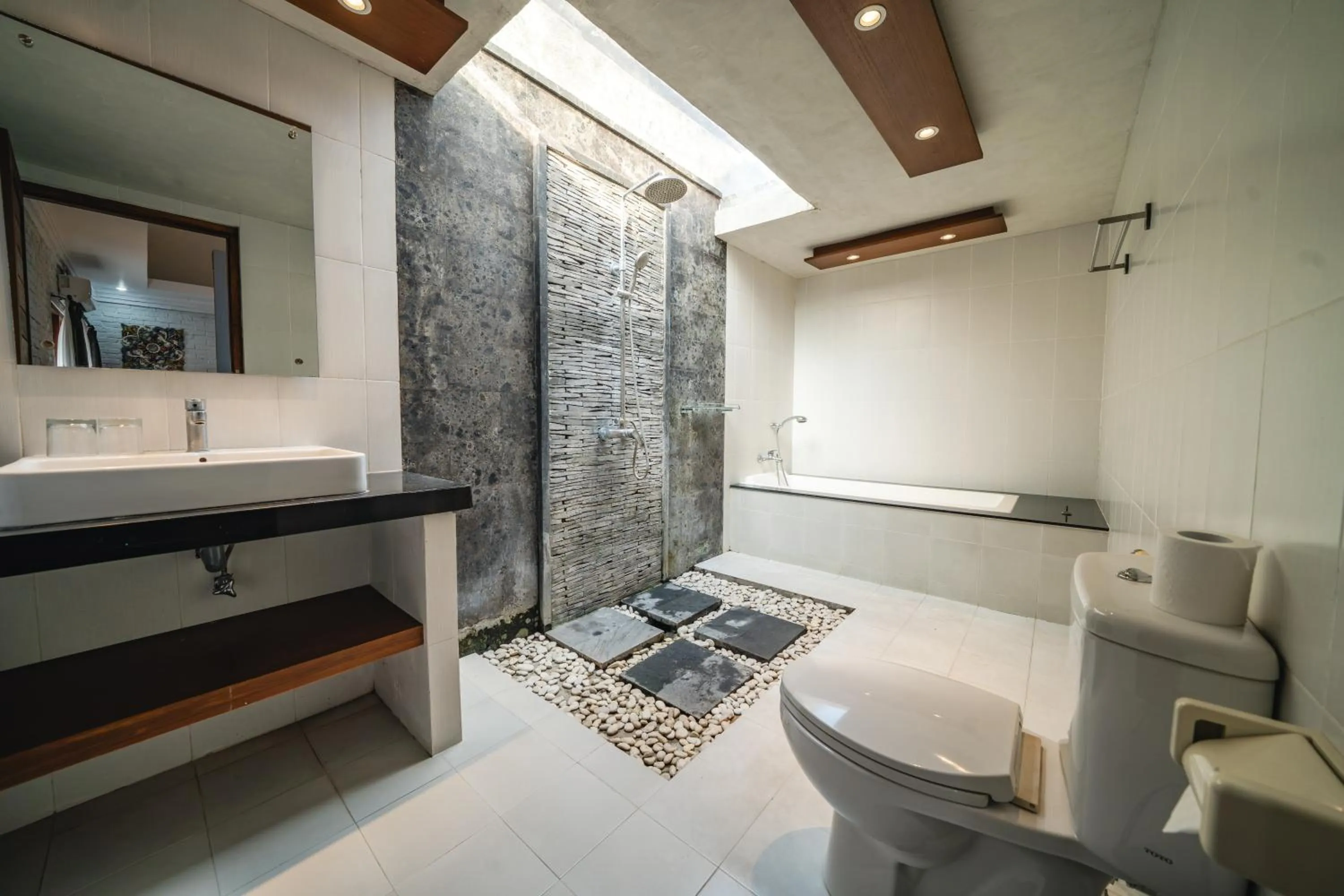 Shower in Uma Mani Villa Jimbaran