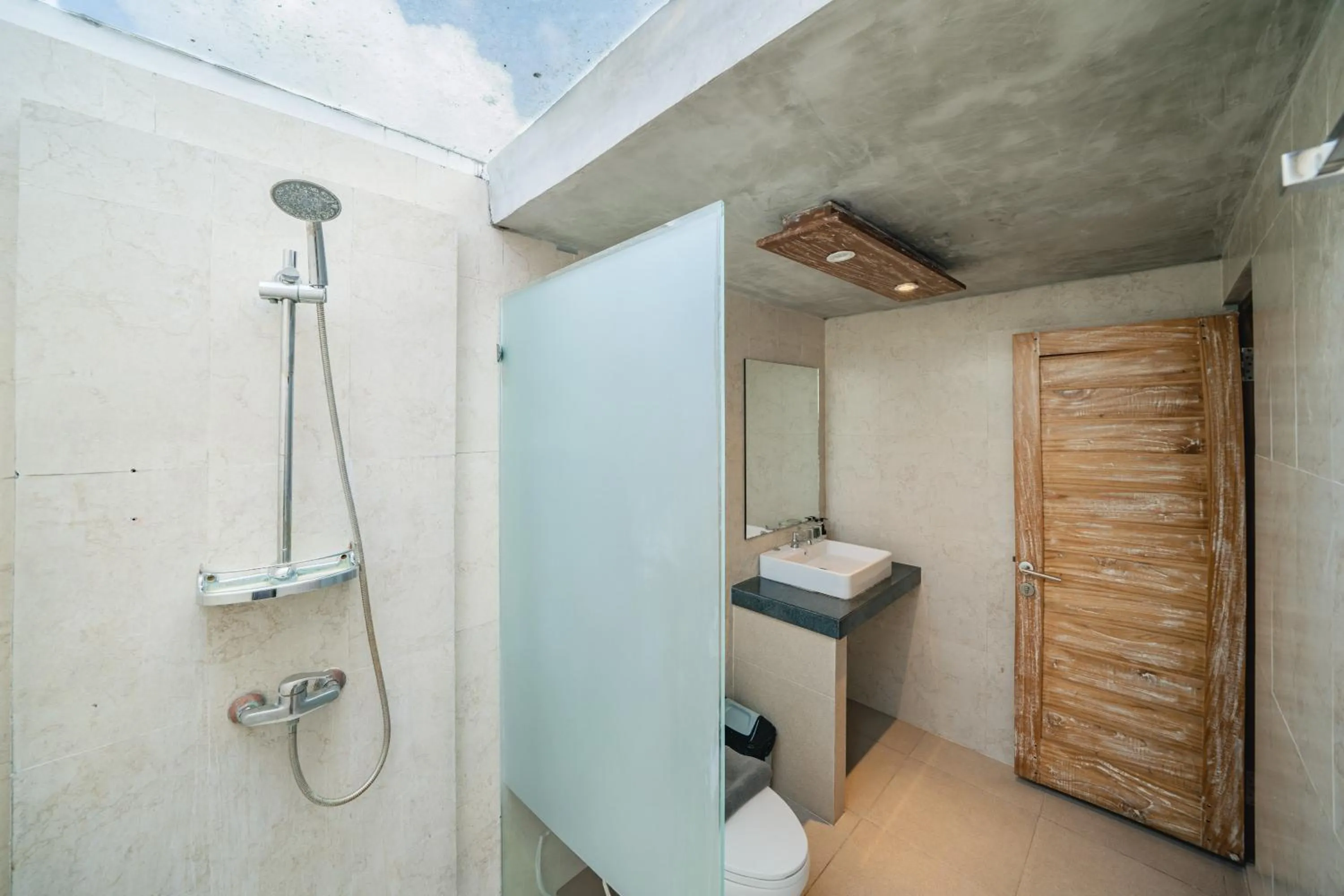 Shower in Uma Mani Villa Jimbaran